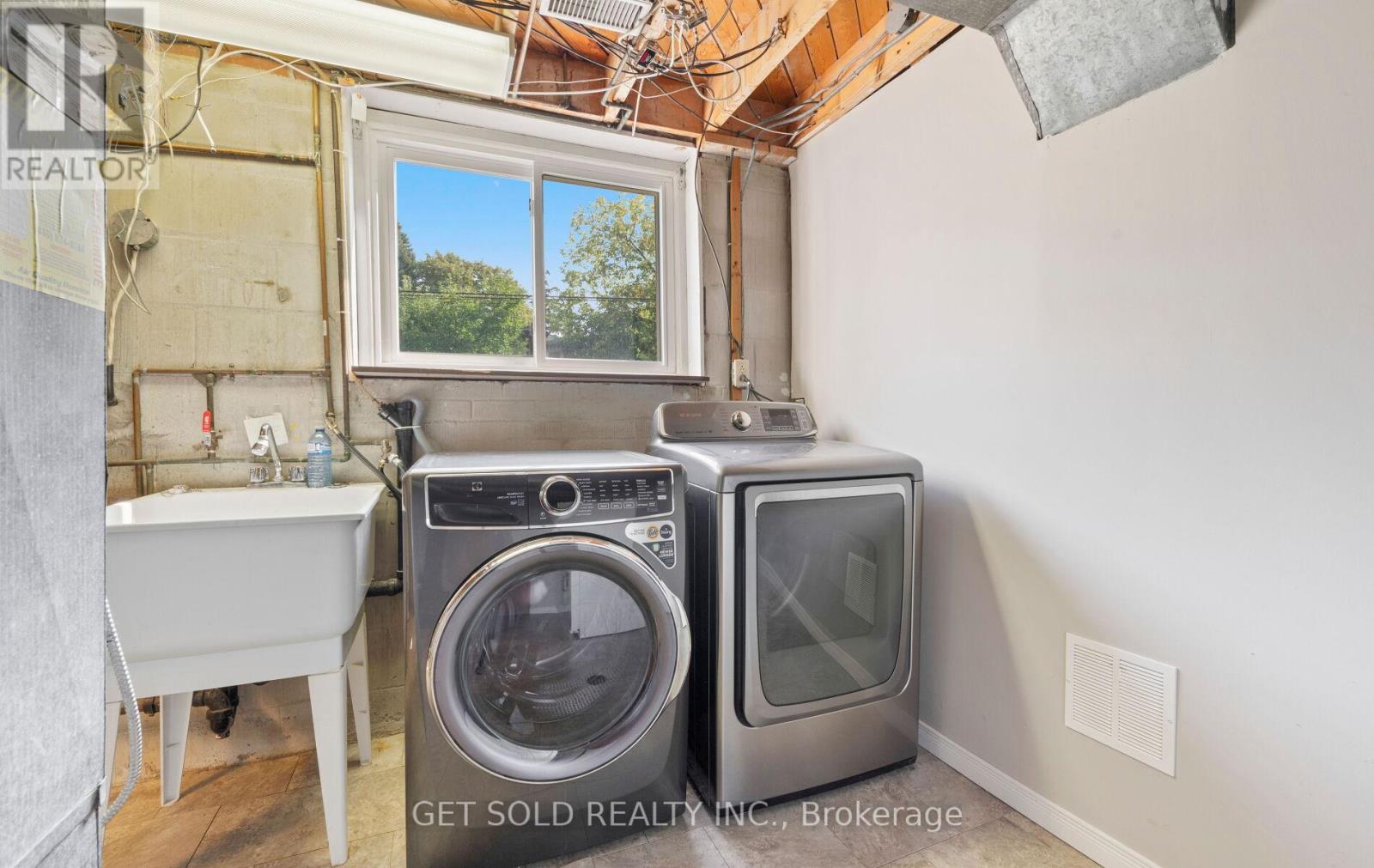 54 Ringway Crescent, Toronto (Elms-Old Rexdale), Ontario  M9W 1X4 - Photo 37 - W12394344