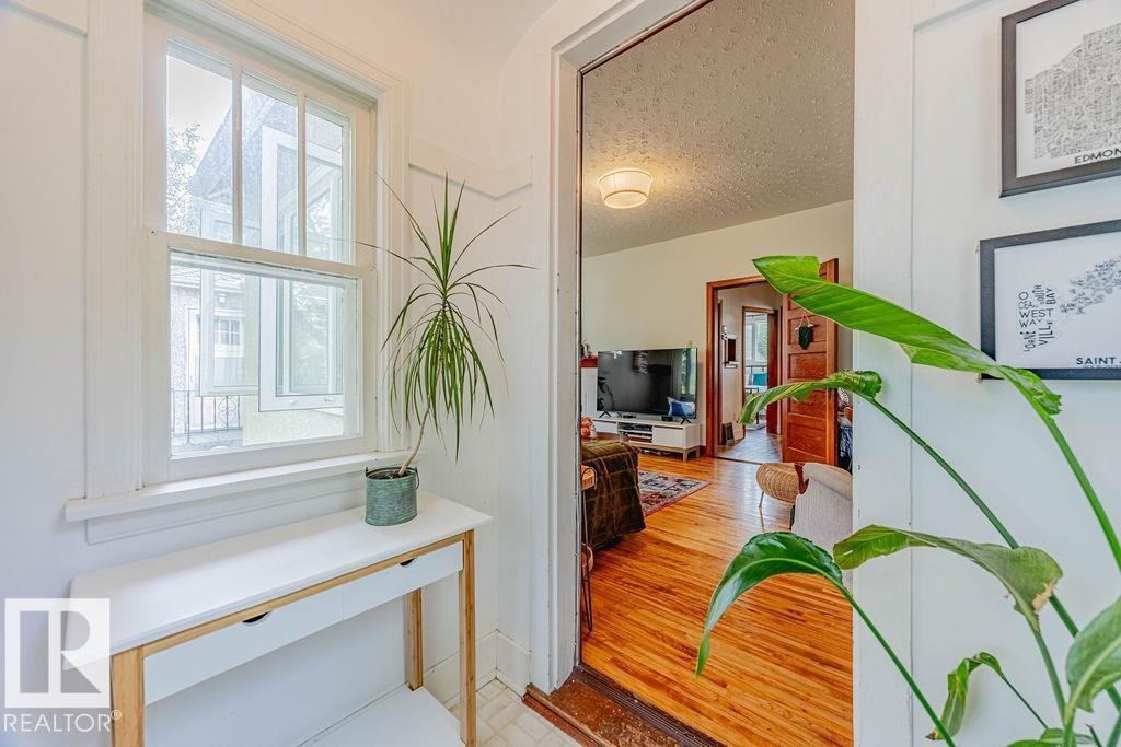 9833 83 Av Nw, Edmonton, Alberta  T6E 2B8 - Photo 2 - E4456902