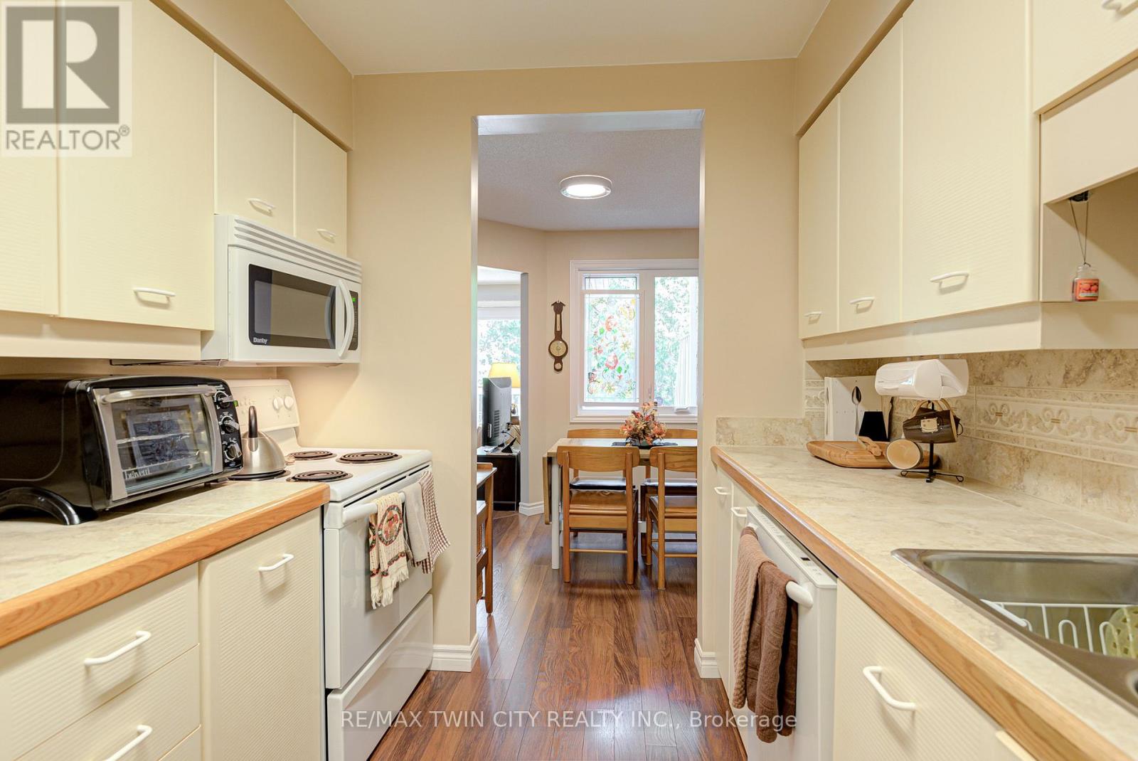 12 - 523 Beechwood Drive, Waterloo, Ontario  N2T 2G7 - Photo 10 - X12394256