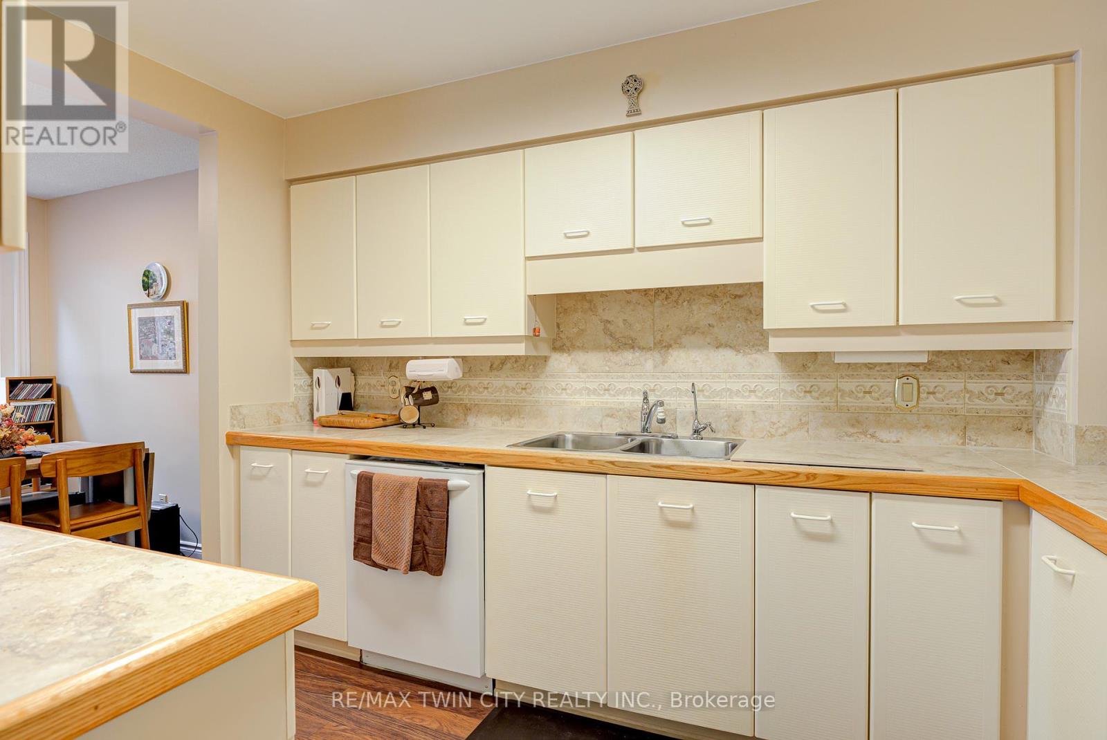 12 - 523 Beechwood Drive, Waterloo, Ontario  N2T 2G7 - Photo 11 - X12394256