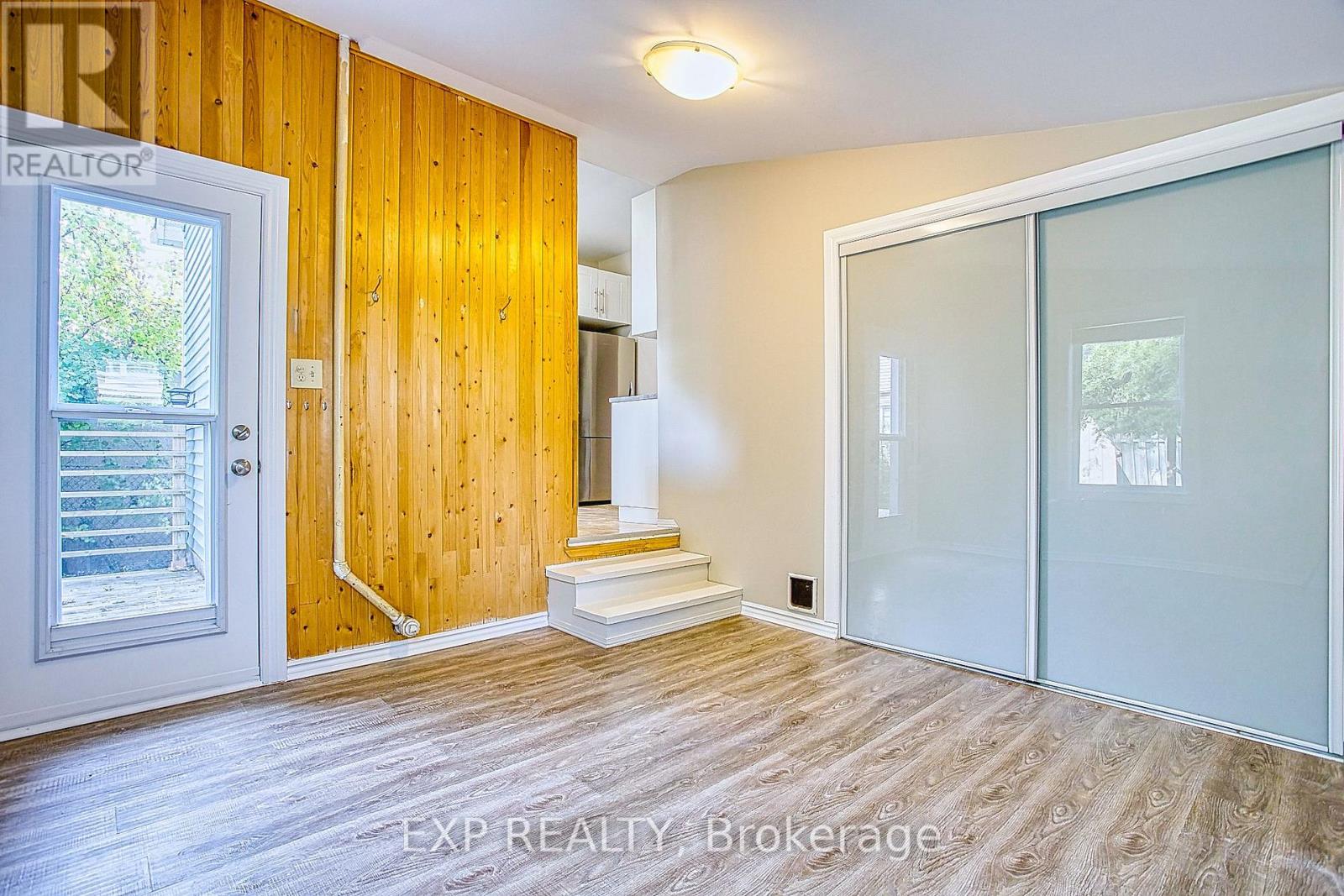96 York Street, St. Catharines (Downtown), Ontario  L2R 6E2 - Photo 4 - X12394303