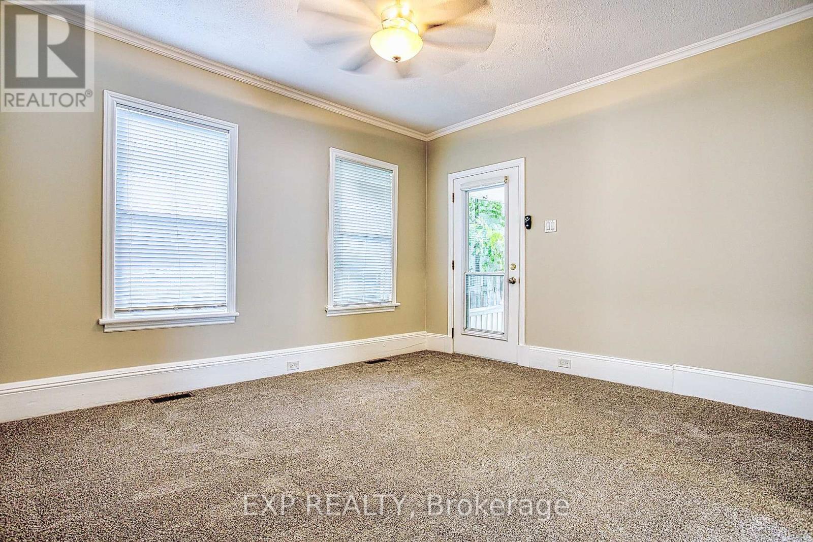 96 York Street, St. Catharines (Downtown), Ontario  L2R 6E2 - Photo 8 - X12394303