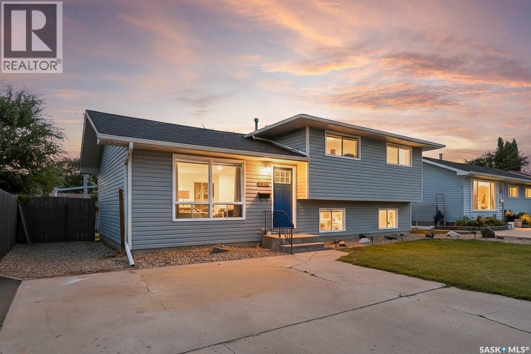 1309 Hochelaga Street W, Moose Jaw, Saskatchewan  S6H 6C3 - Photo 2 - SK017831