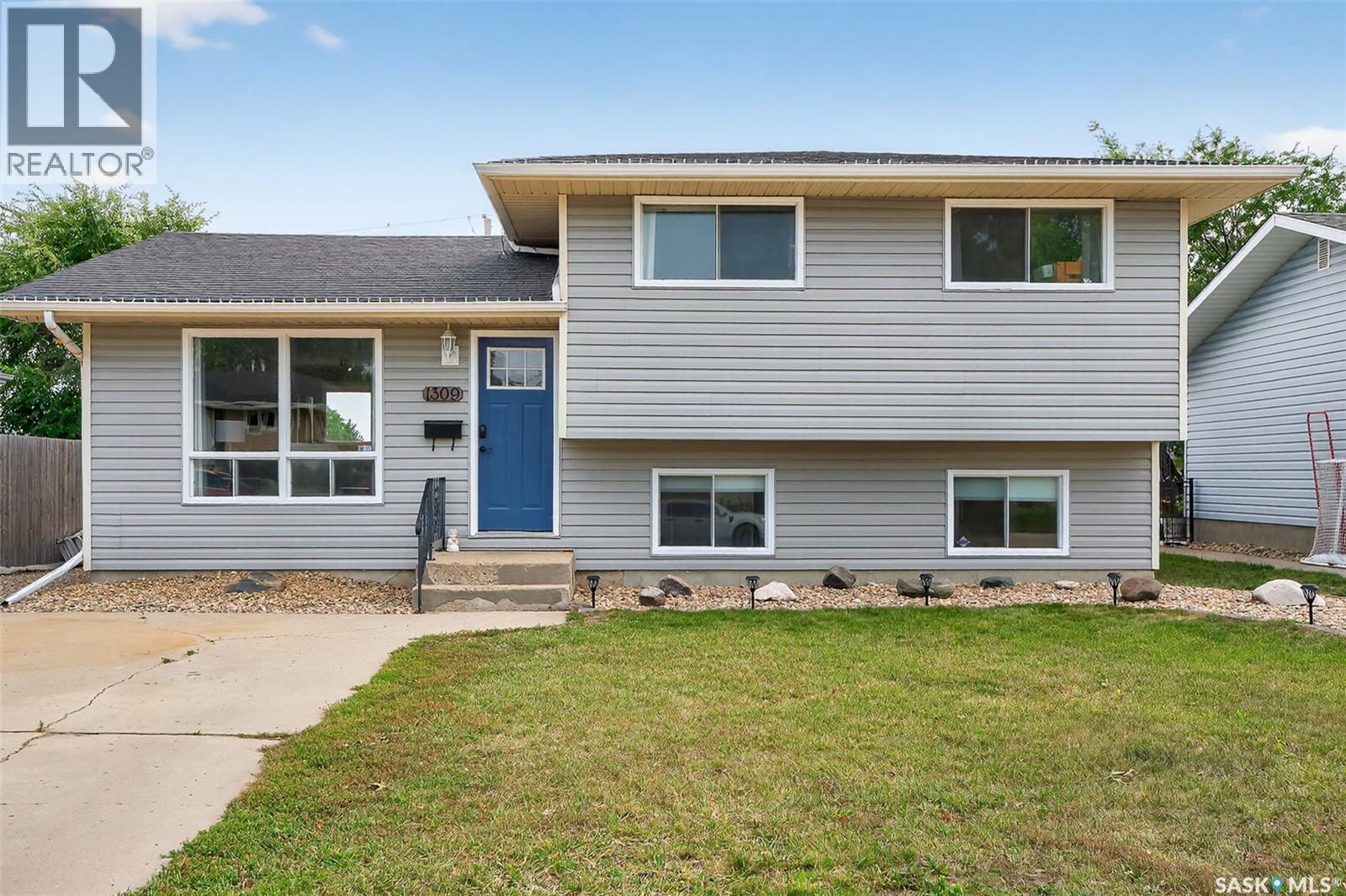 1309 Hochelaga Street W, Moose Jaw, Saskatchewan  S6H 6C3 - Photo 3 - SK017831