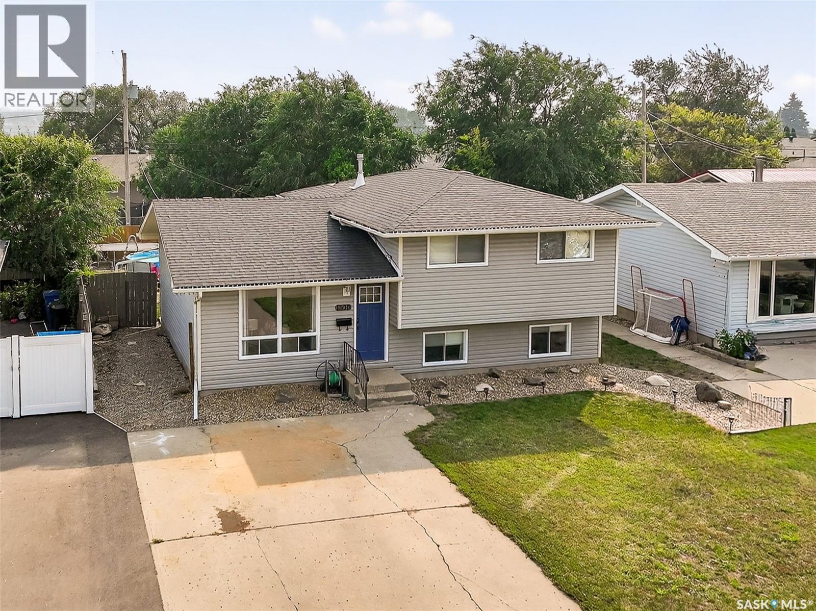1309 Hochelaga Street W, Moose Jaw, Saskatchewan  S6H 6C3 - Photo 4 - SK017831