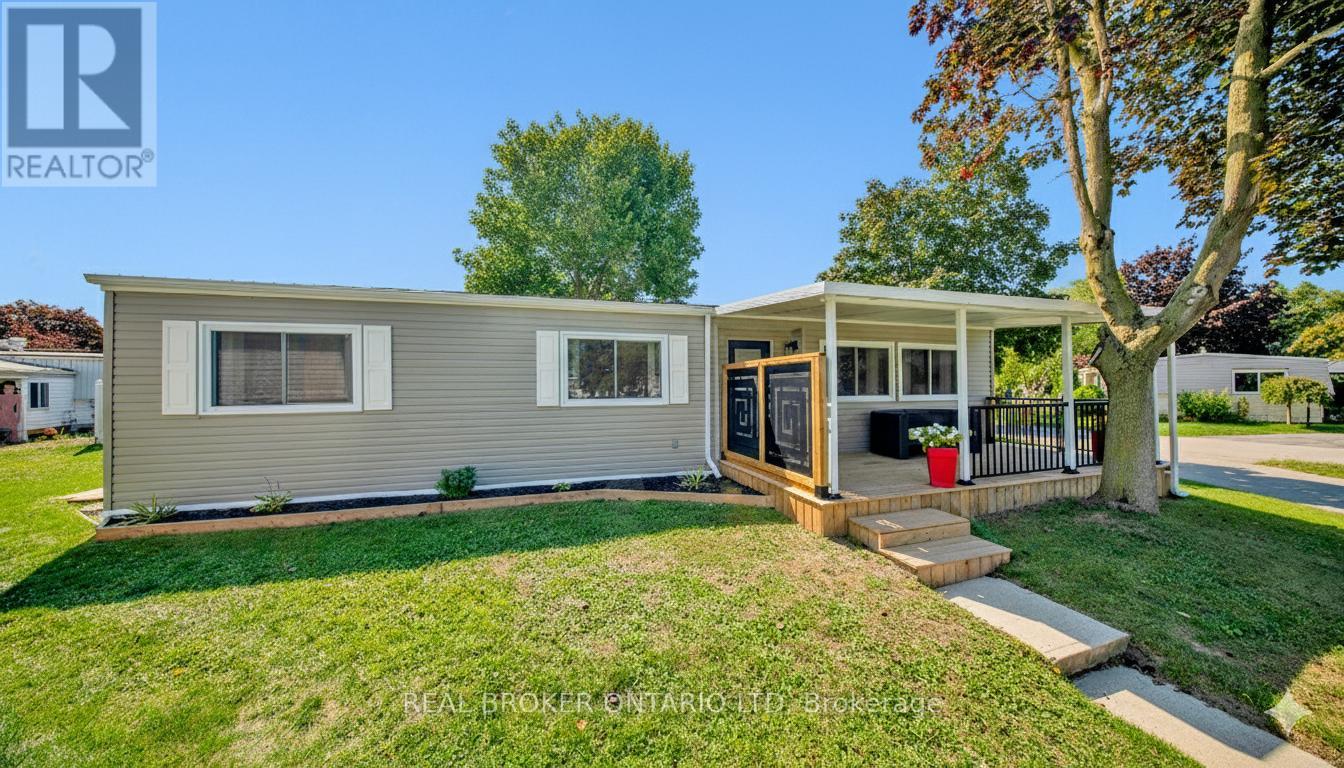 46 St Andrews Place, South Huron (Stephen), Ontario  N0M 1T0 - Photo 1 - X12394535