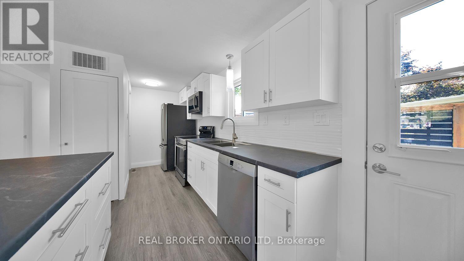 46 St Andrews Place, South Huron (Stephen), Ontario  N0M 1T0 - Photo 12 - X12394535