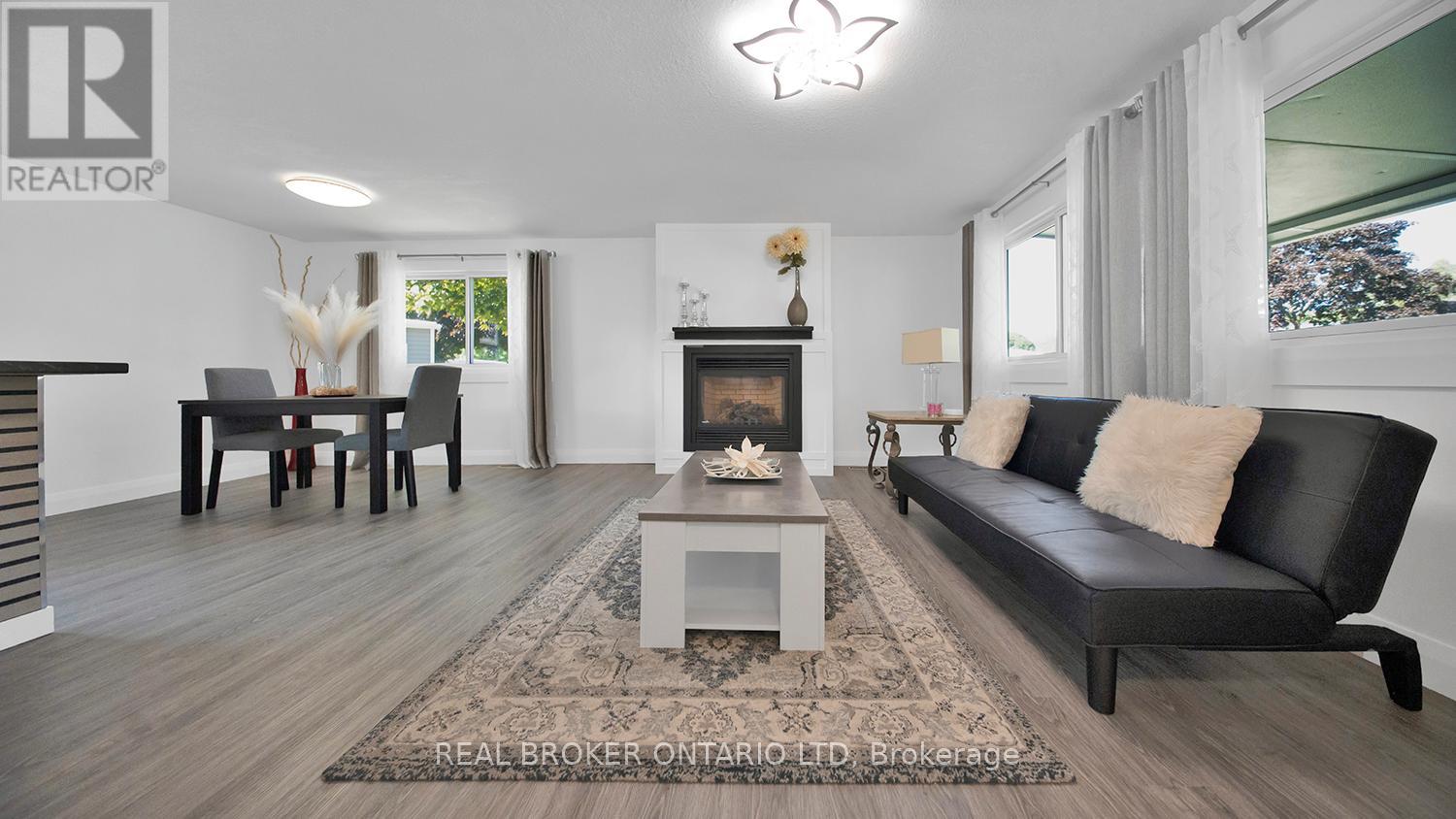 46 St Andrews Place, South Huron (Stephen), Ontario  N0M 1T0 - Photo 6 - X12394535
