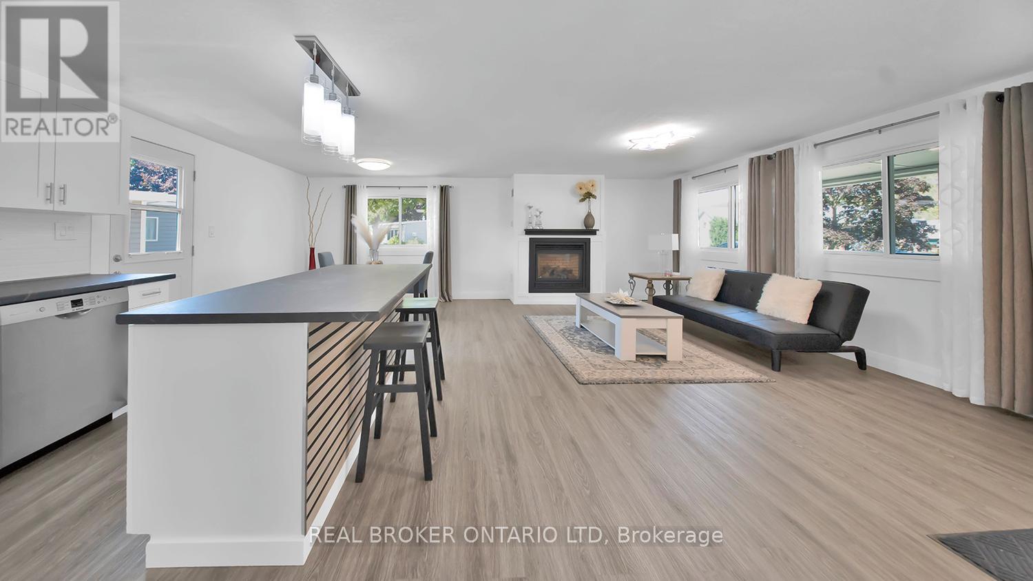 46 St Andrews Place, South Huron (Stephen), Ontario  N0M 1T0 - Photo 9 - X12394535
