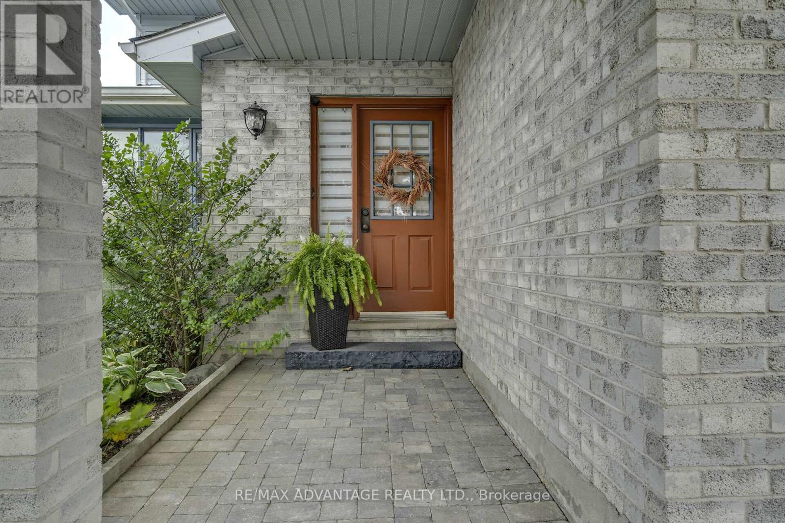 243 Conway Drive, London South, Ontario  N6E 3J4 - Photo 3 - X12394542