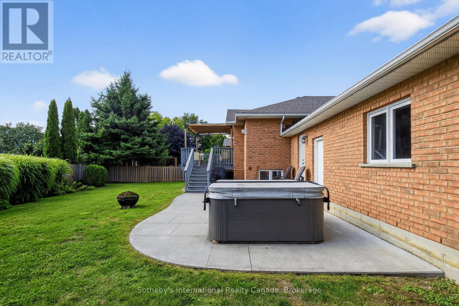 35 Elgin Street S, Blue Mountains, Ontario  N0H 2P0 - Photo 40 - X12394533