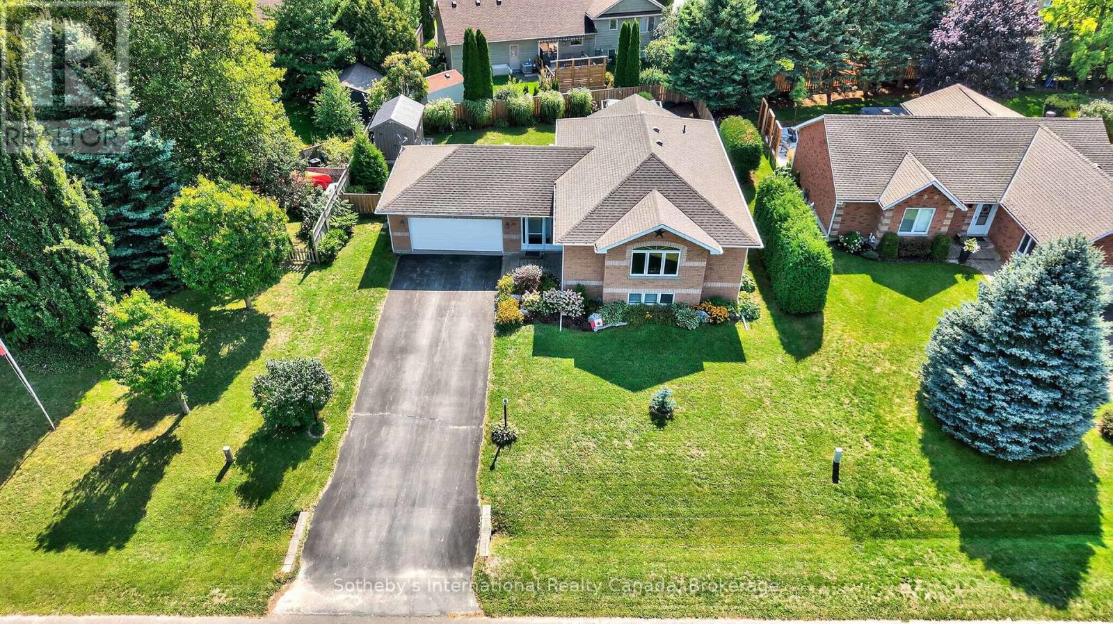 35 Elgin Street S, Blue Mountains, Ontario  N0H 2P0 - Photo 47 - X12394533
