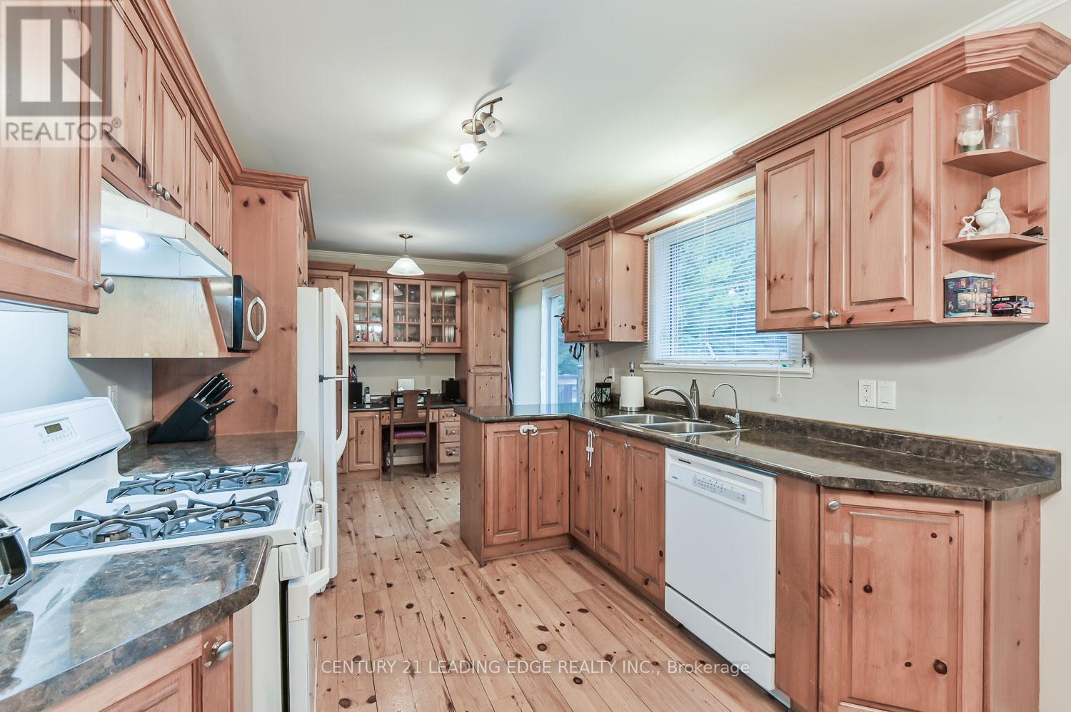 21 Jonathan Street, Uxbridge, Ontario  L9P 1B6 - Photo 13 - N12350062