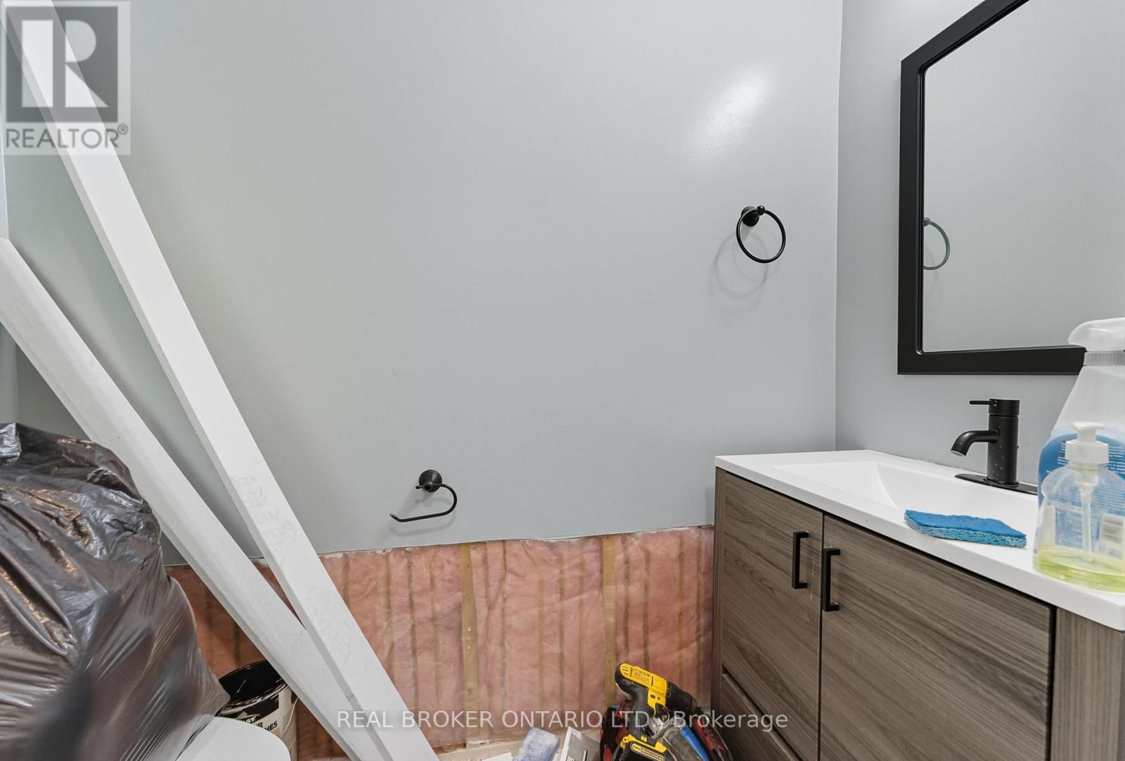 87 Elvira Street W, North Grenville, Ontario  K0G 1J0 - Photo 5 - X12394553