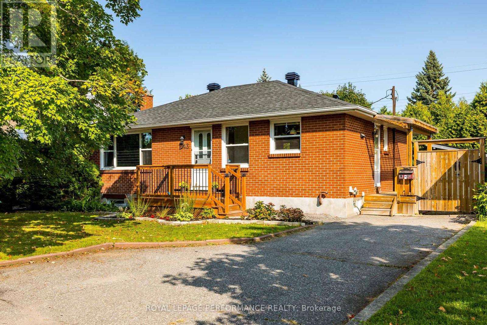 343 Fullerton Avenue, Ottawa, Ontario  K1K 1K2 - Photo 2 - X12394604