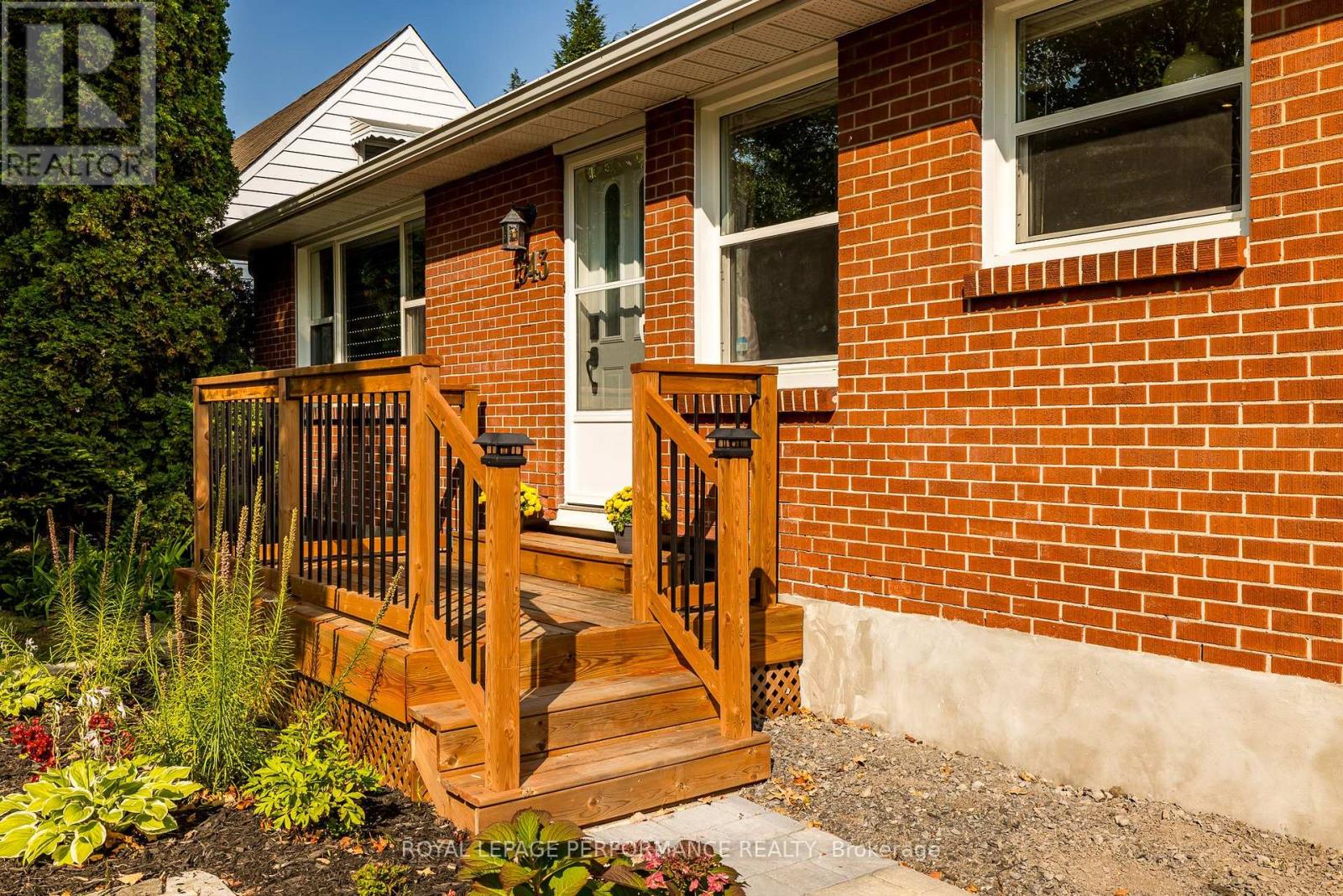 343 Fullerton Avenue, Ottawa, Ontario  K1K 1K2 - Photo 3 - X12394604
