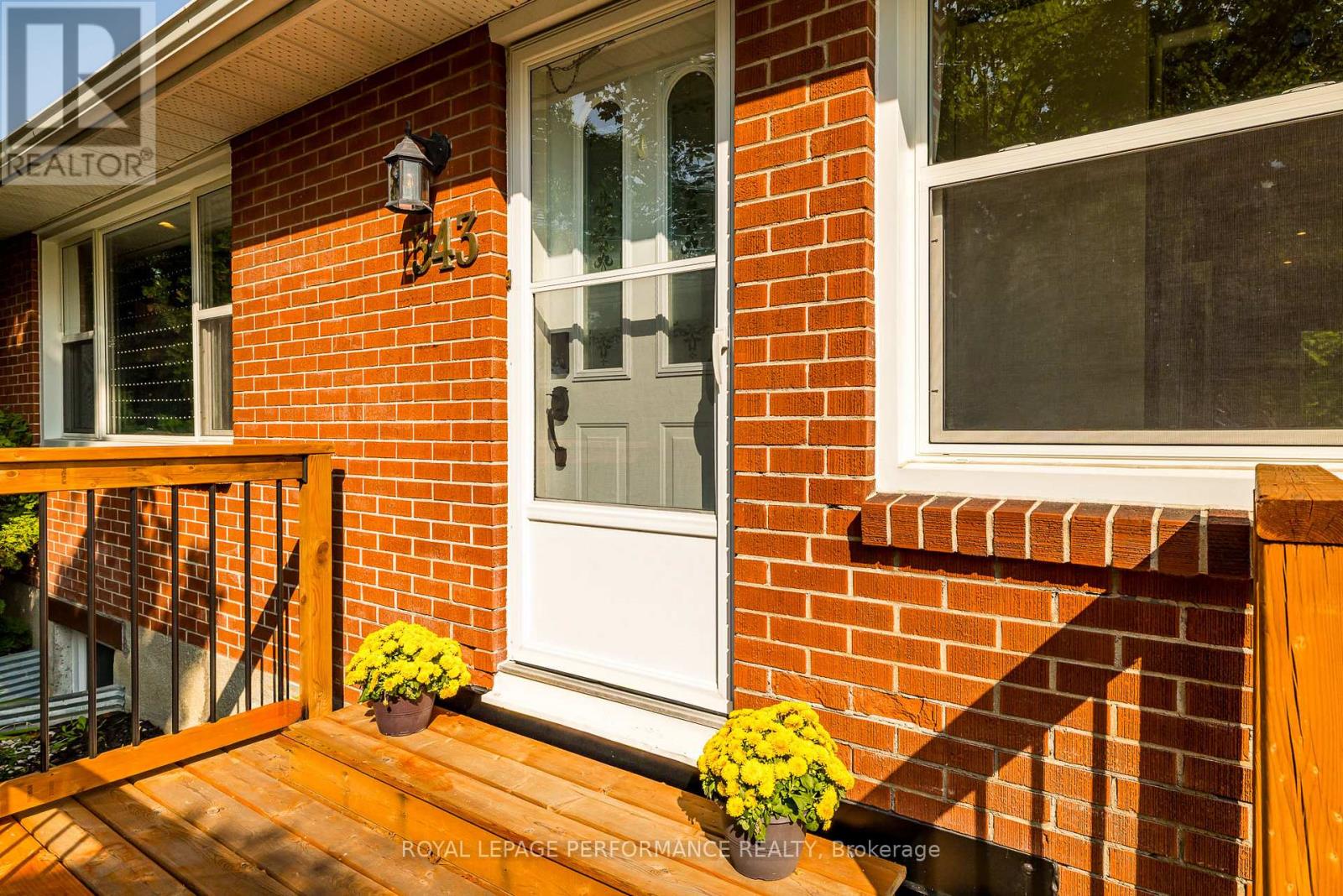 343 Fullerton Avenue, Ottawa, Ontario  K1K 1K2 - Photo 4 - X12394604