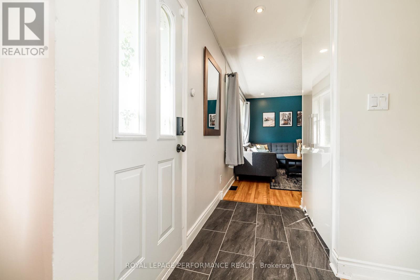 343 Fullerton Avenue, Ottawa, Ontario  K1K 1K2 - Photo 5 - X12394604