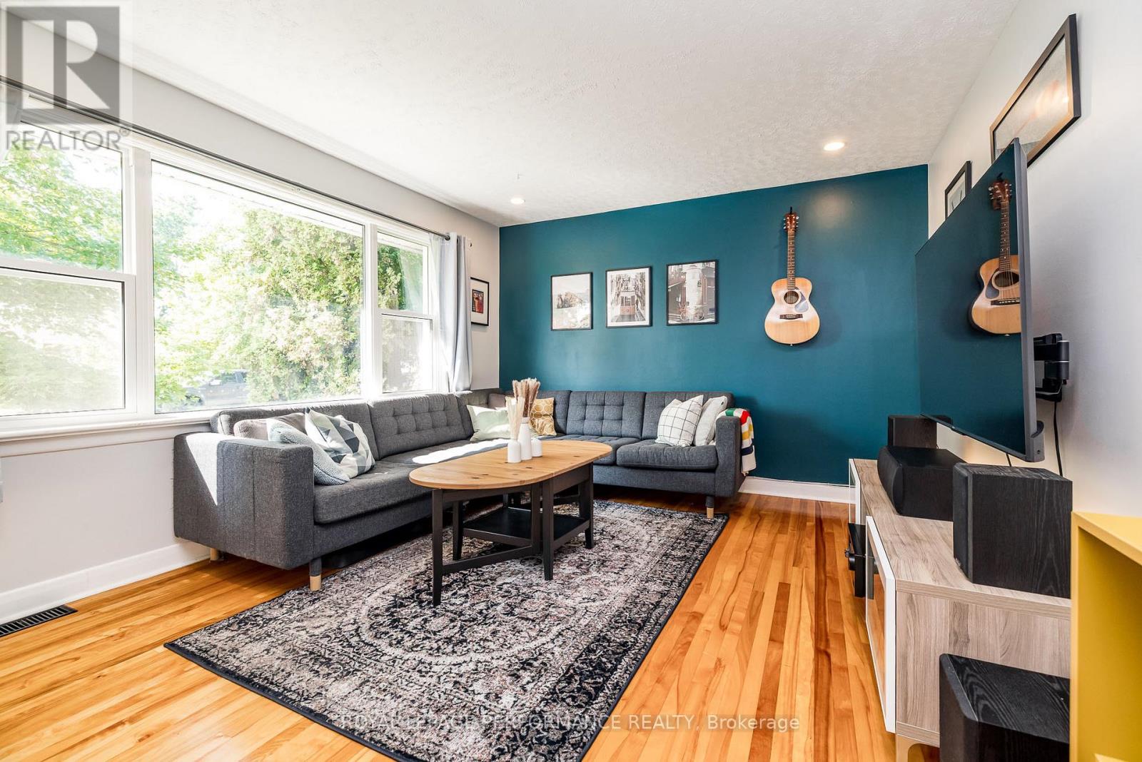 343 Fullerton Avenue, Ottawa, Ontario  K1K 1K2 - Photo 6 - X12394604