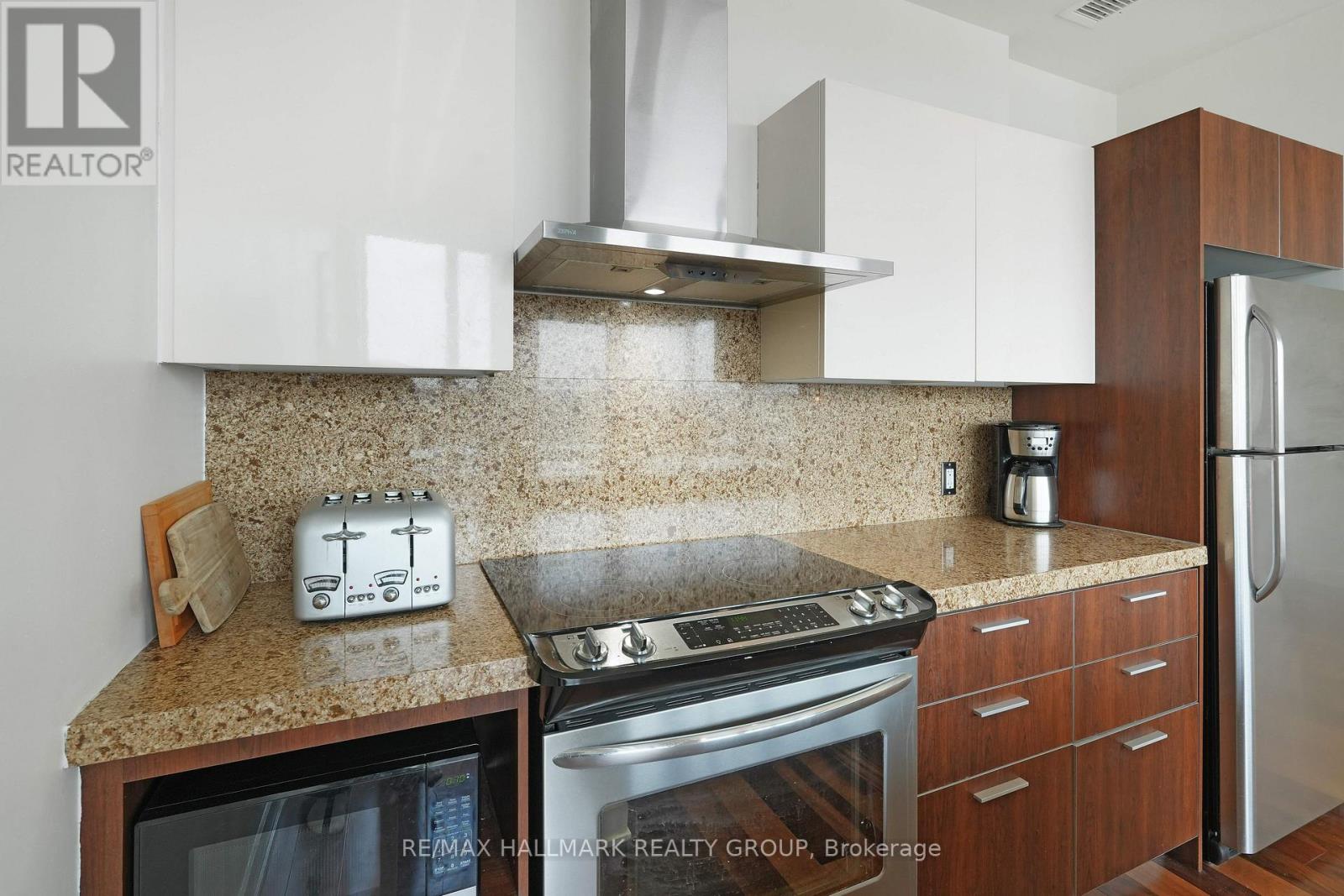 Penthouse 804 - 360 Mcleod Street, Ottawa, Ontario  K2P 1A9 - Photo 16 - X12394652
