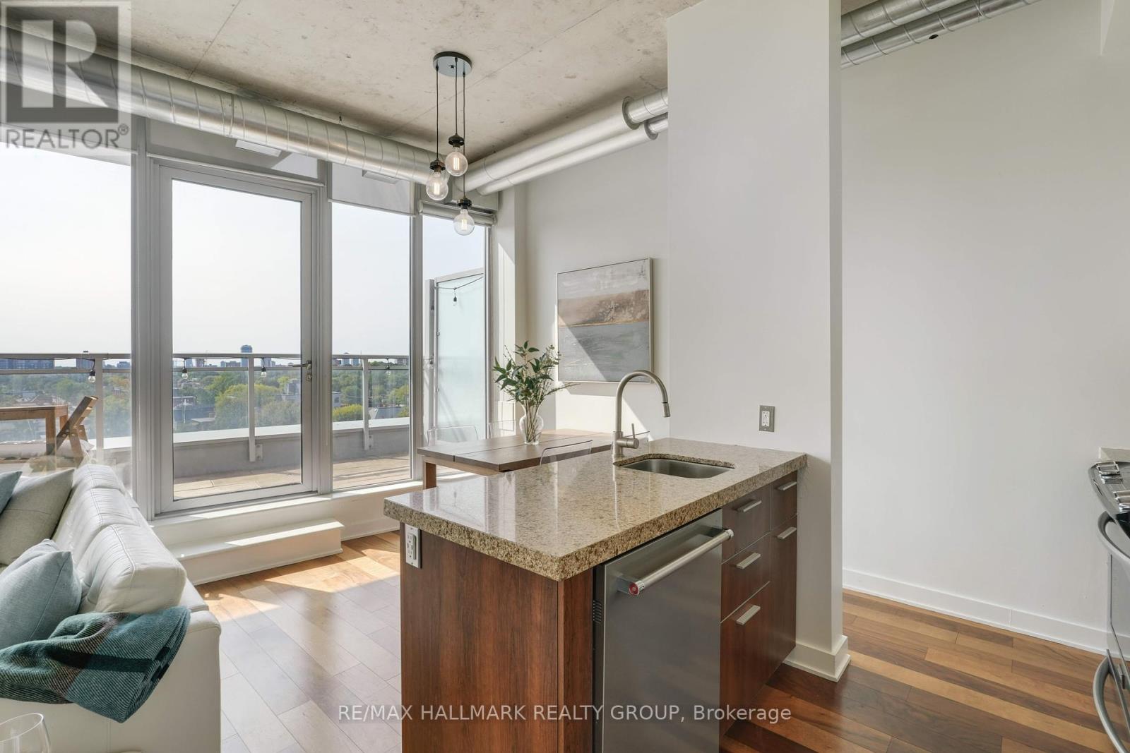 Penthouse 804 - 360 Mcleod Street, Ottawa, Ontario  K2P 1A9 - Photo 17 - X12394652