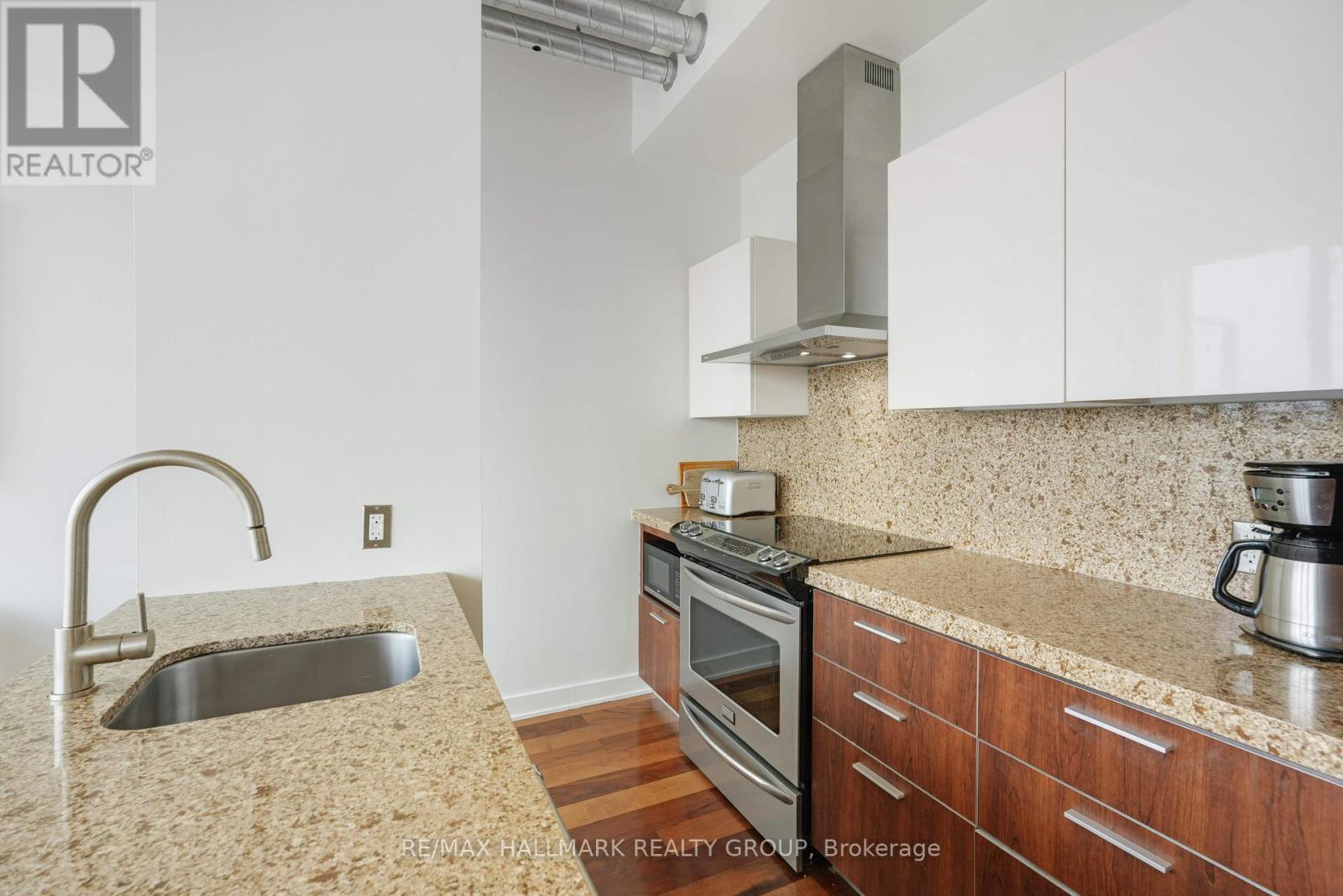 Penthouse 804 - 360 Mcleod Street, Ottawa, Ontario  K2P 1A9 - Photo 18 - X12394652