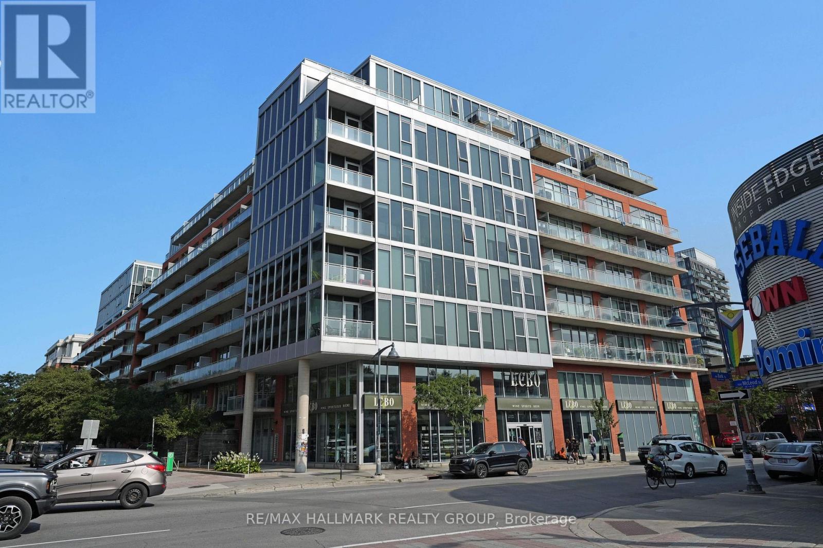 Penthouse 804 - 360 Mcleod Street, Ottawa, Ontario  K2P 1A9 - Photo 2 - X12394652