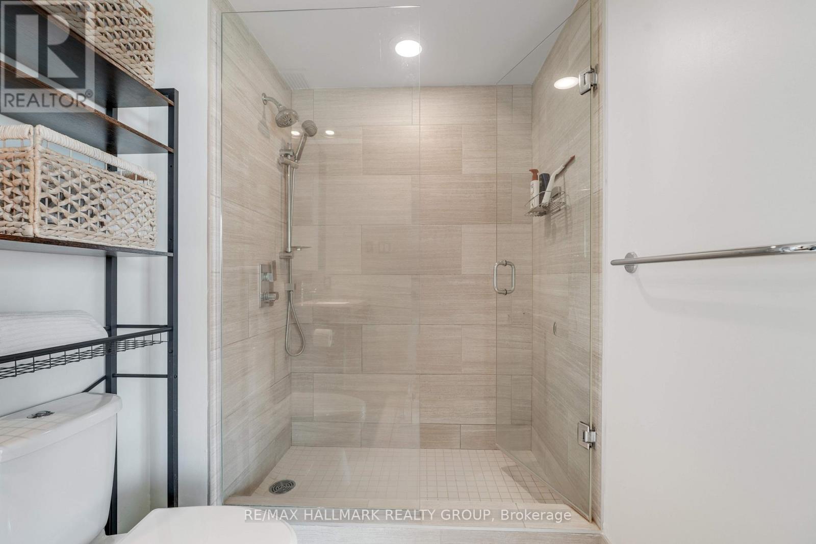 Penthouse 804 - 360 Mcleod Street, Ottawa, Ontario  K2P 1A9 - Photo 23 - X12394652