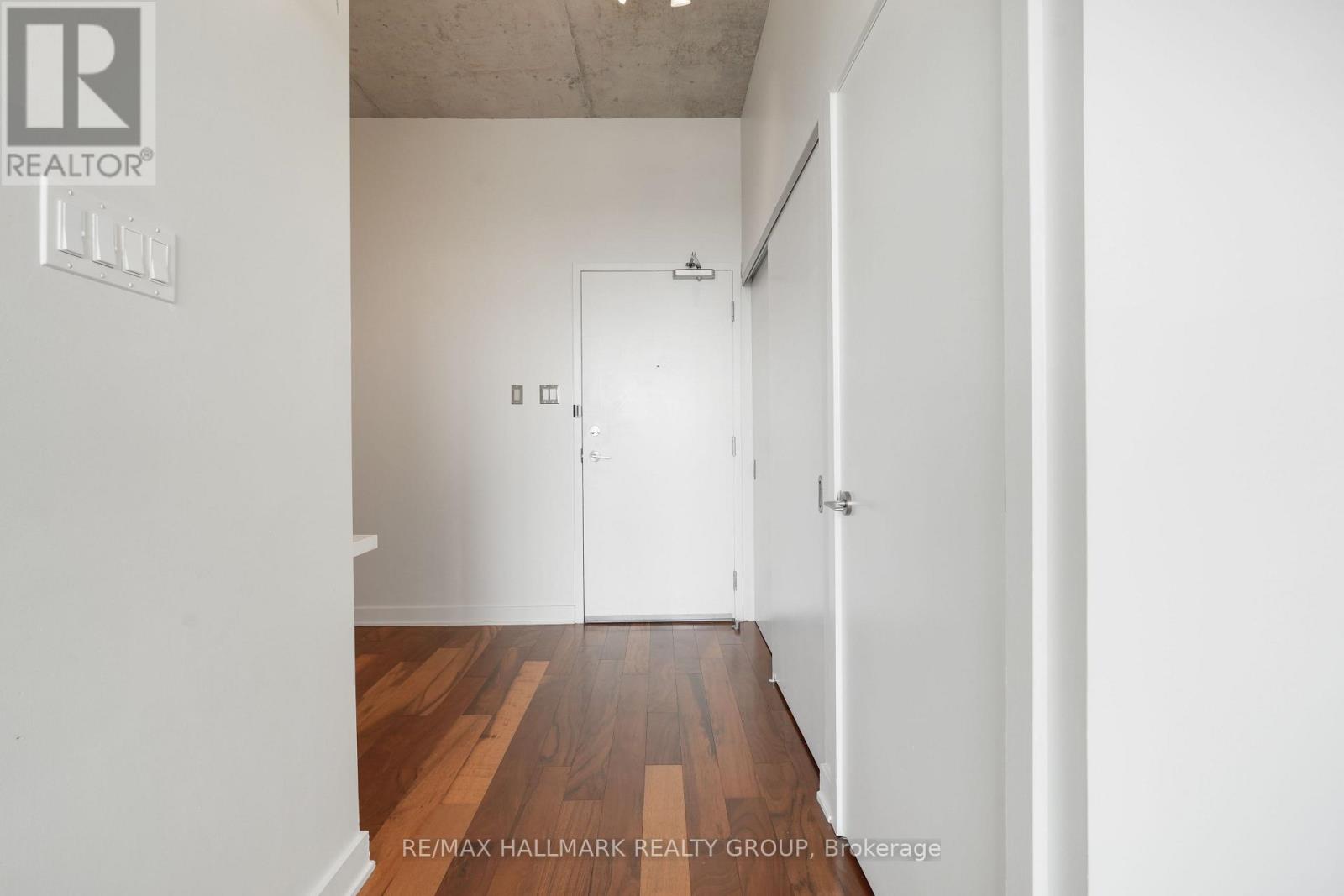 Penthouse 804 - 360 Mcleod Street, Ottawa, Ontario  K2P 1A9 - Photo 6 - X12394652