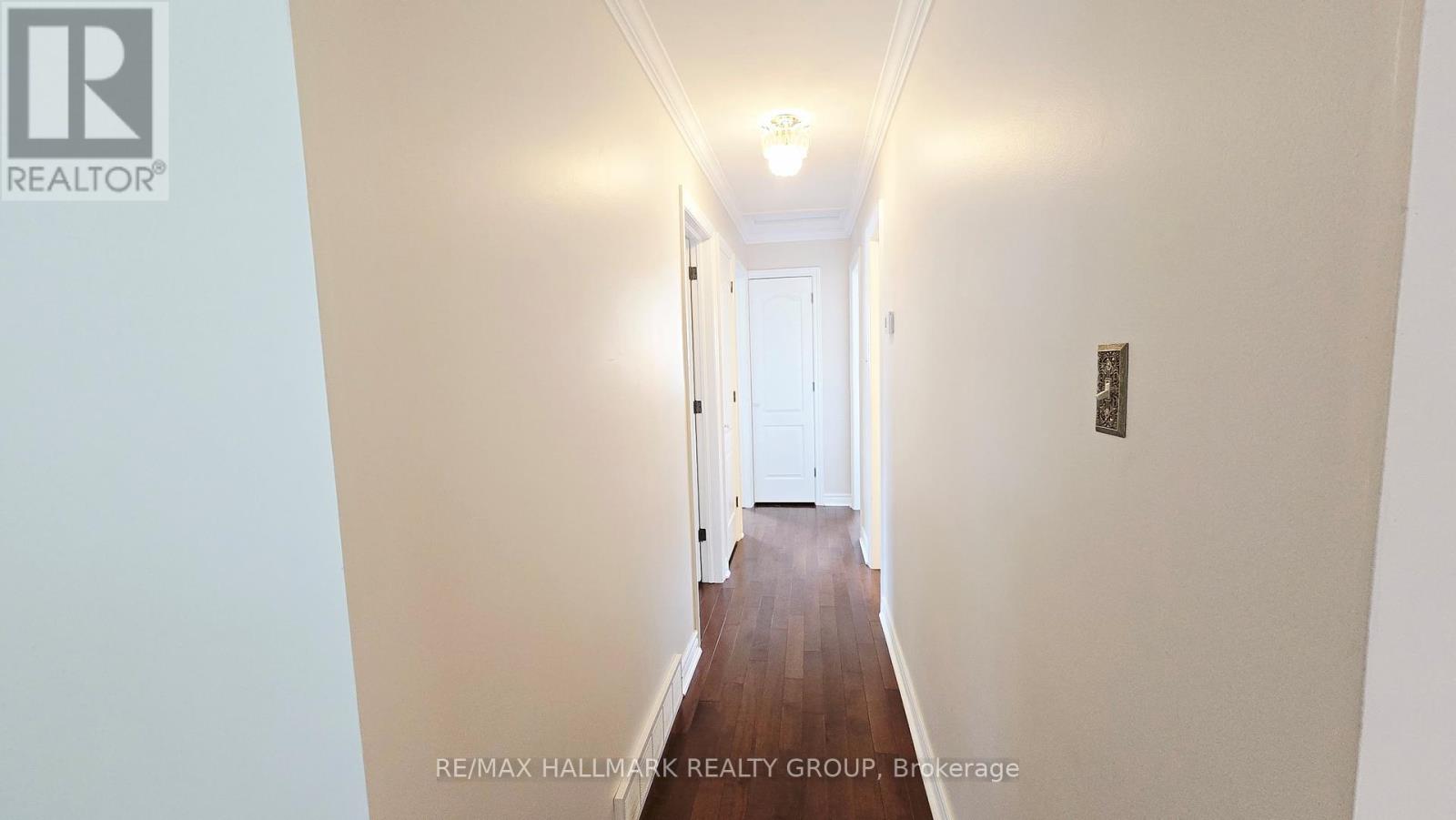 38 Hadley Circle, Ottawa, Ontario  K2H 6N9 - Photo 12 - X12394670