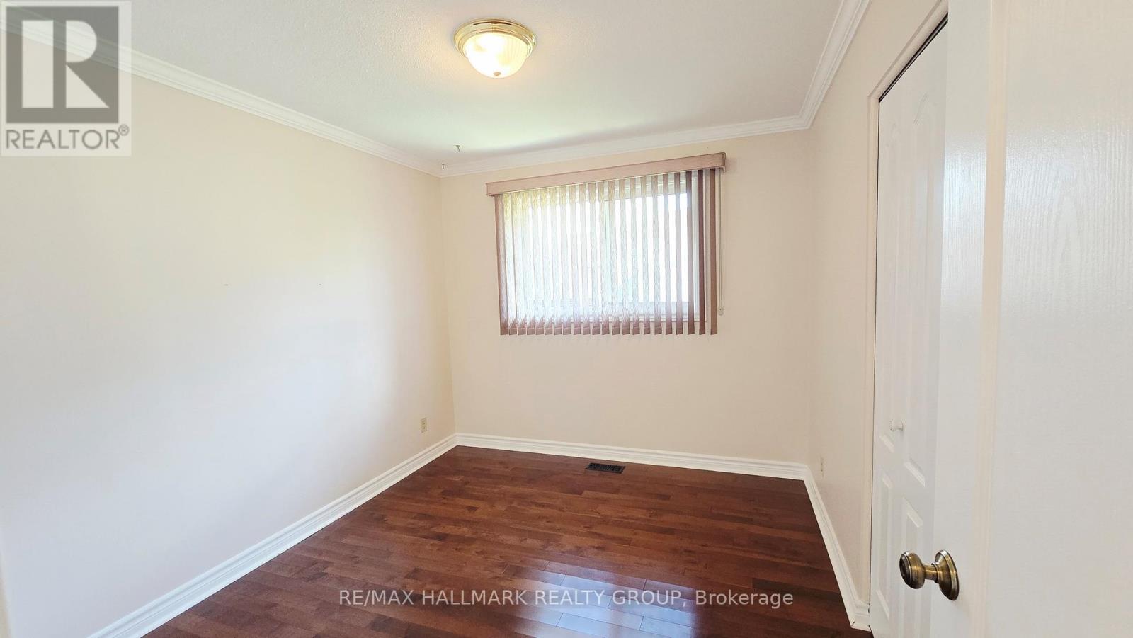 38 Hadley Circle, Ottawa, Ontario  K2H 6N9 - Photo 18 - X12394670
