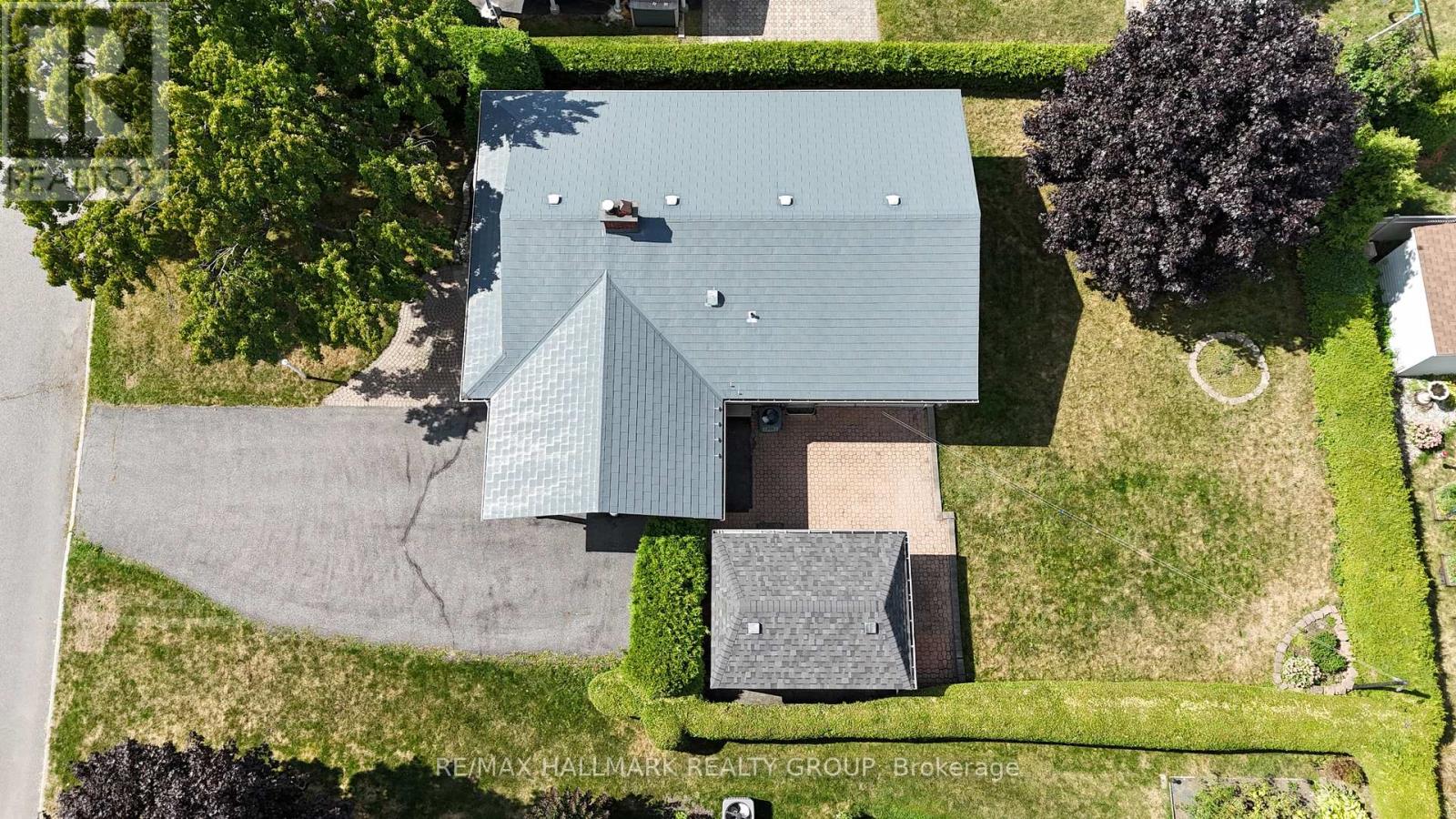 38 Hadley Circle, Ottawa, Ontario  K2H 6N9 - Photo 2 - X12394670