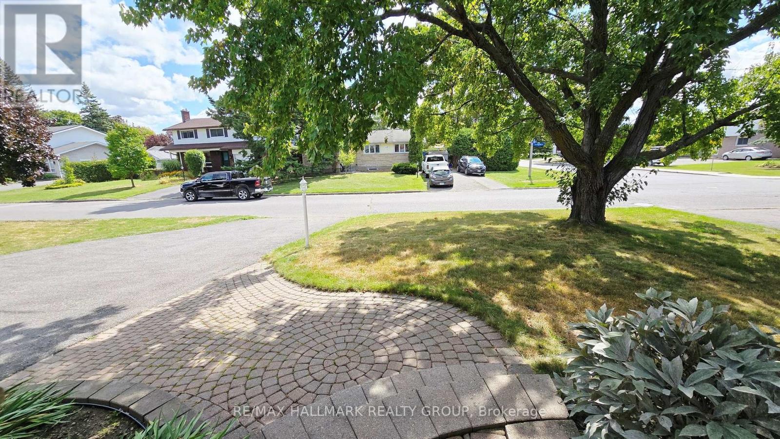 38 Hadley Circle, Ottawa, Ontario  K2H 6N9 - Photo 39 - X12394670