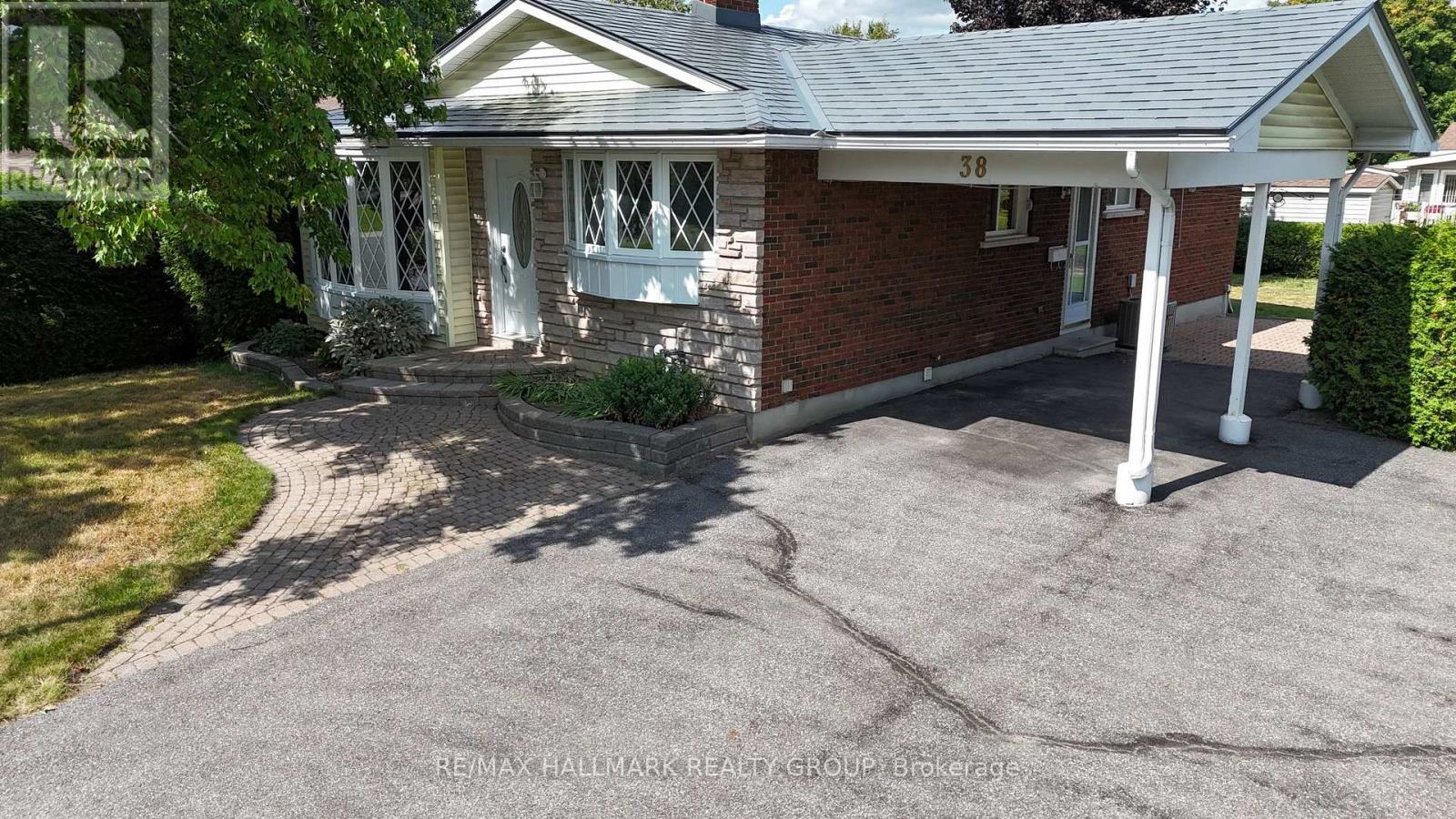 38 Hadley Circle, Ottawa, Ontario  K2H 6N9 - Photo 40 - X12394670