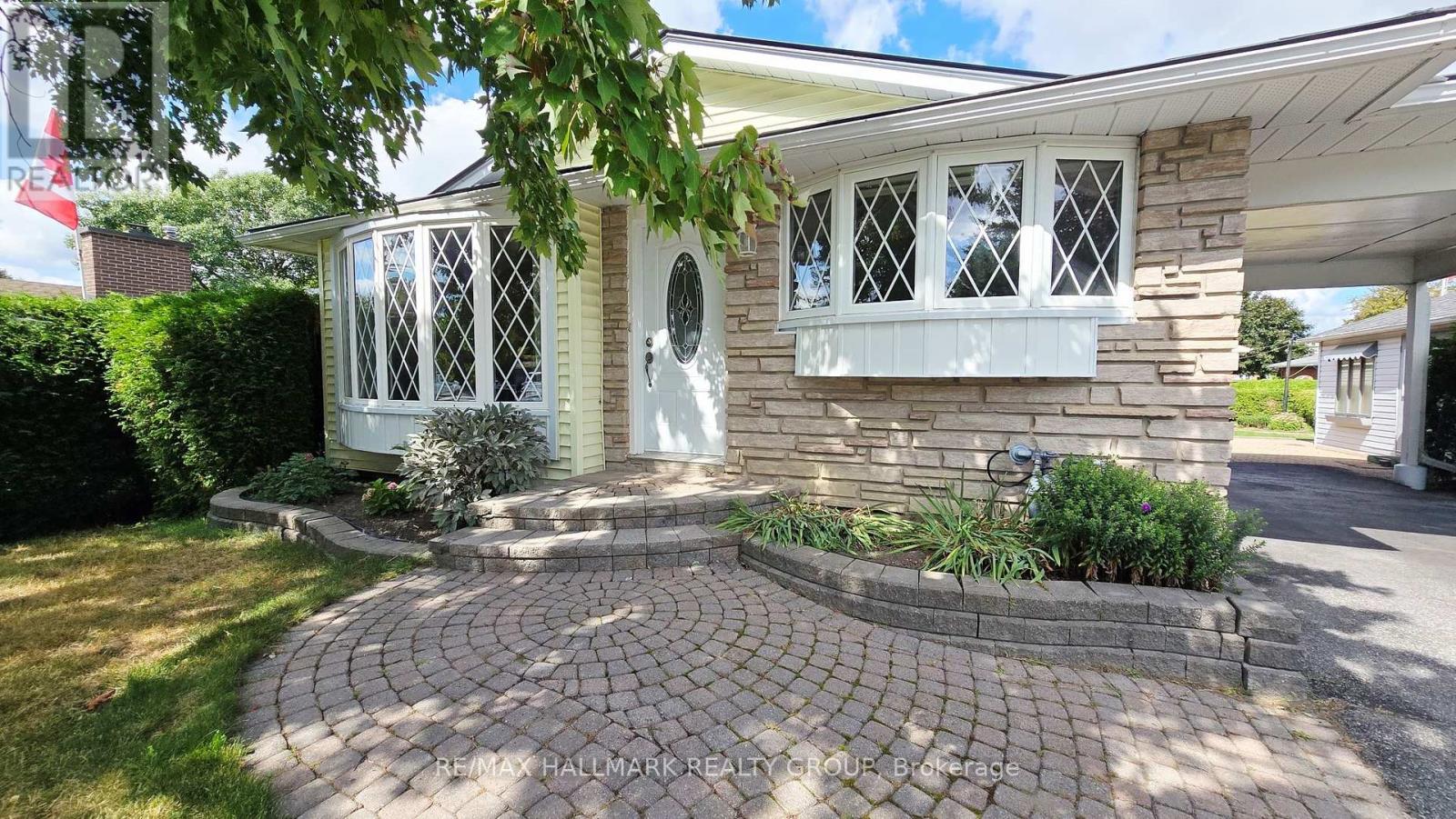 38 Hadley Circle, Ottawa, Ontario  K2H 6N9 - Photo 41 - X12394670