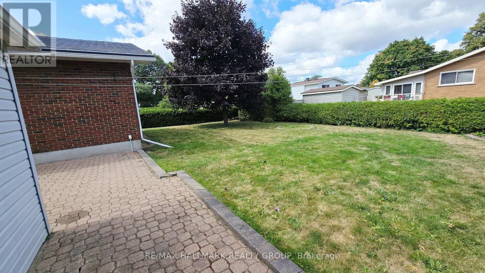 38 Hadley Circle, Ottawa, Ontario  K2H 6N9 - Photo 5 - X12394670