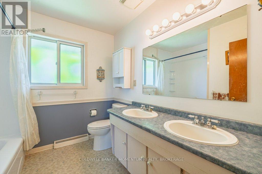 82 Mcdonald Avenue, Thorold, Ontario  L2V 3E7 - Photo 31 - X12394660