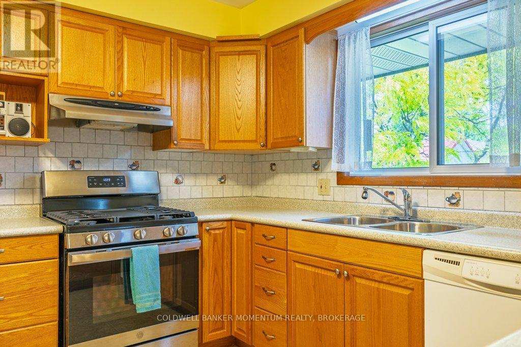 82 Mcdonald Avenue, Thorold, Ontario  L2V 3E7 - Photo 32 - X12394660
