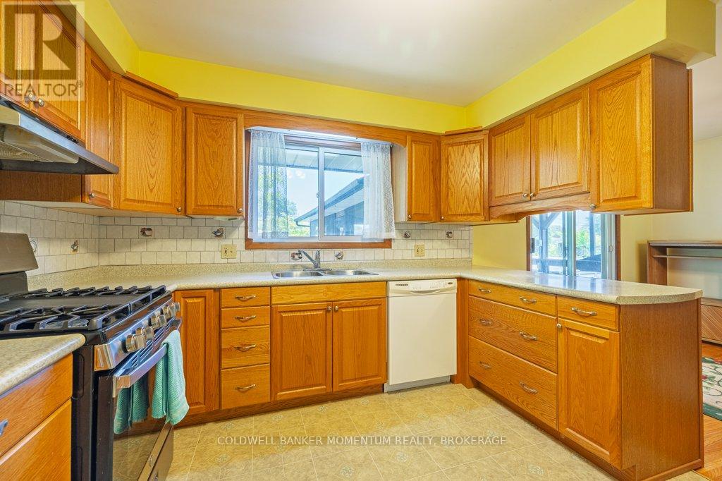 82 Mcdonald Avenue, Thorold, Ontario  L2V 3E7 - Photo 35 - X12394660