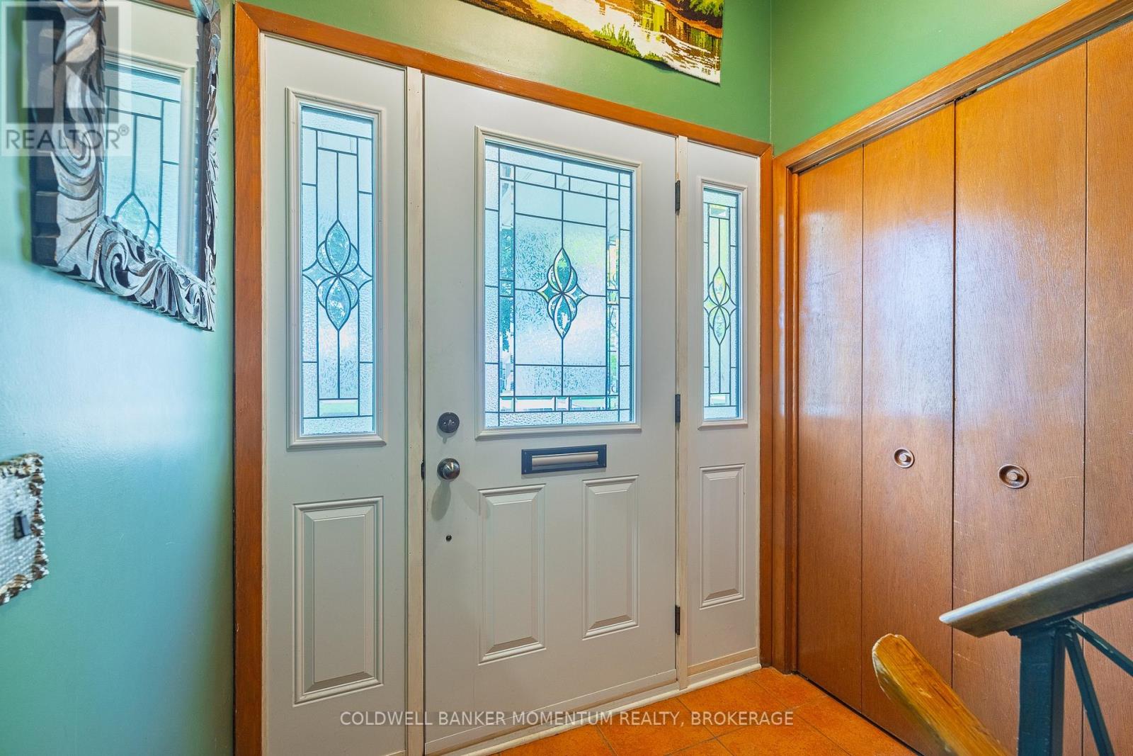82 Mcdonald Avenue, Thorold, Ontario  L2V 3E7 - Photo 4 - X12394660