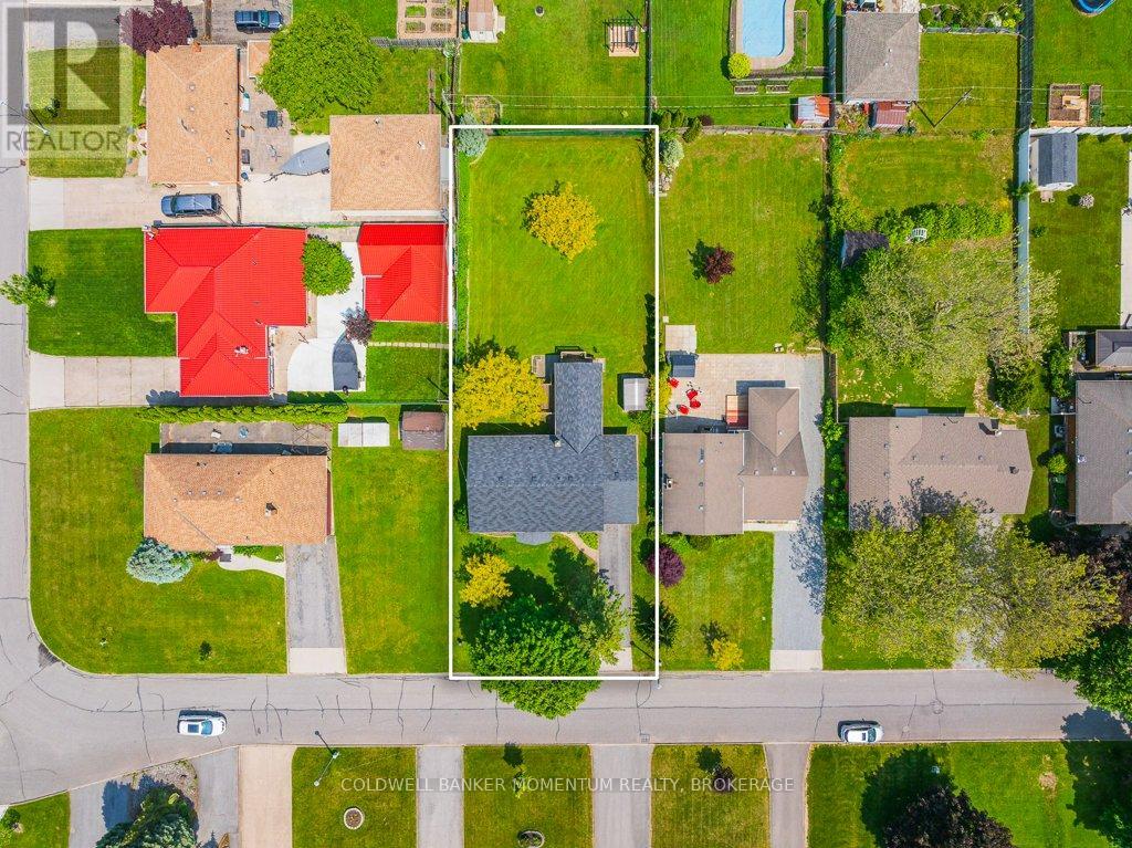 82 Mcdonald Avenue, Thorold, Ontario  L2V 3E7 - Photo 6 - X12394660
