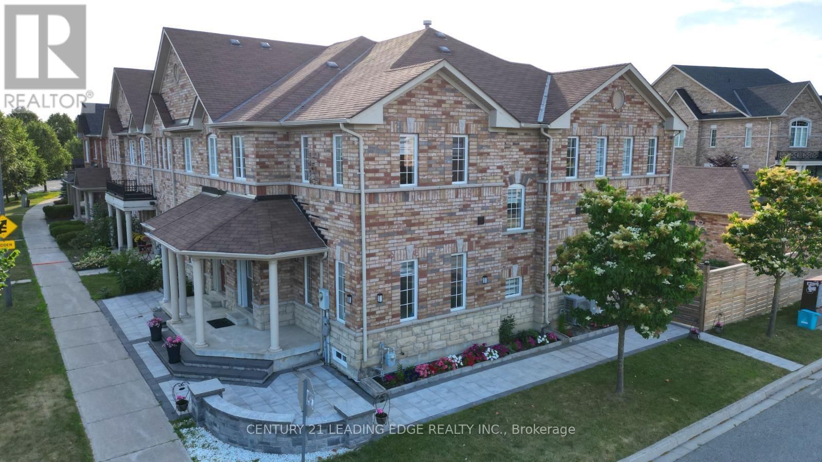 648 South Unionville Avenue, Markham (Village Green-South Unionville), Ontario  L3R 8V1 - Photo 2 - N12394505