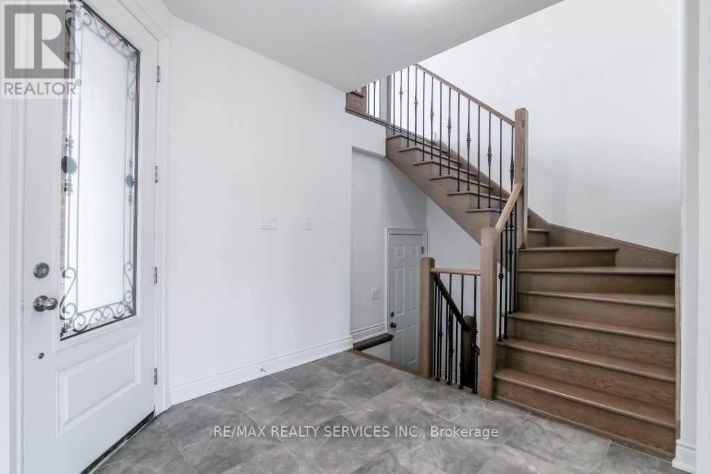 1870 Lamstone Street, Innisfil (Alcona), Ontario  L9S 4Z8 - Photo 3 - N12394528