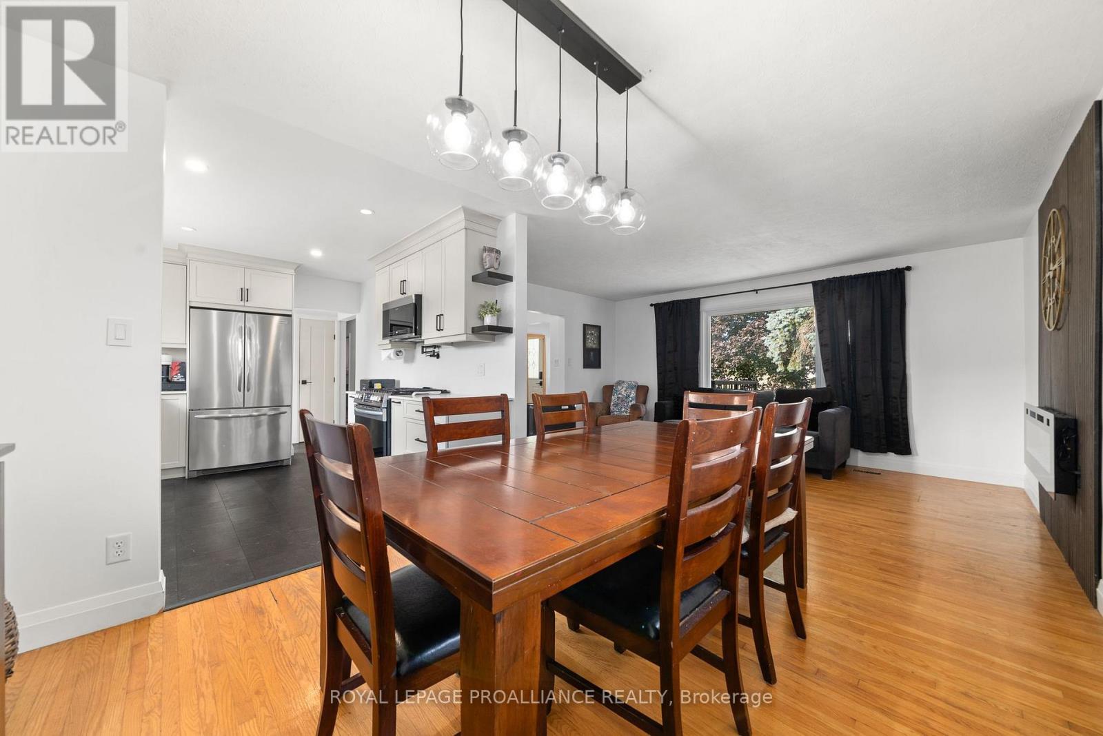 206 Elmwood Drive, Belleville (Thurlow Ward), Ontario  K8N 4Z4 - Photo 15 - X12394656