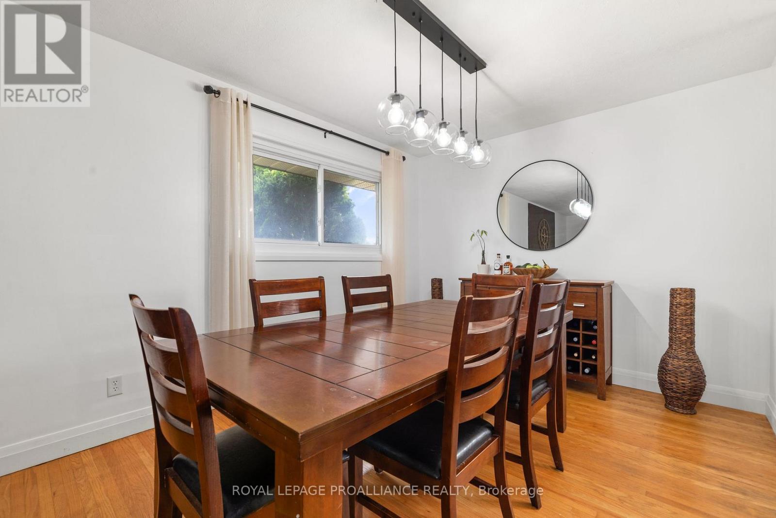 206 Elmwood Drive, Belleville (Thurlow Ward), Ontario  K8N 4Z4 - Photo 16 - X12394656