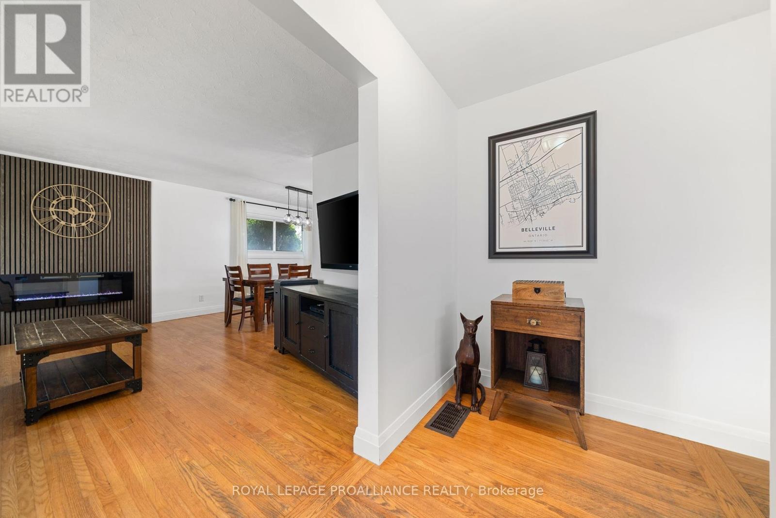 206 Elmwood Drive, Belleville (Thurlow Ward), Ontario  K8N 4Z4 - Photo 22 - X12394656