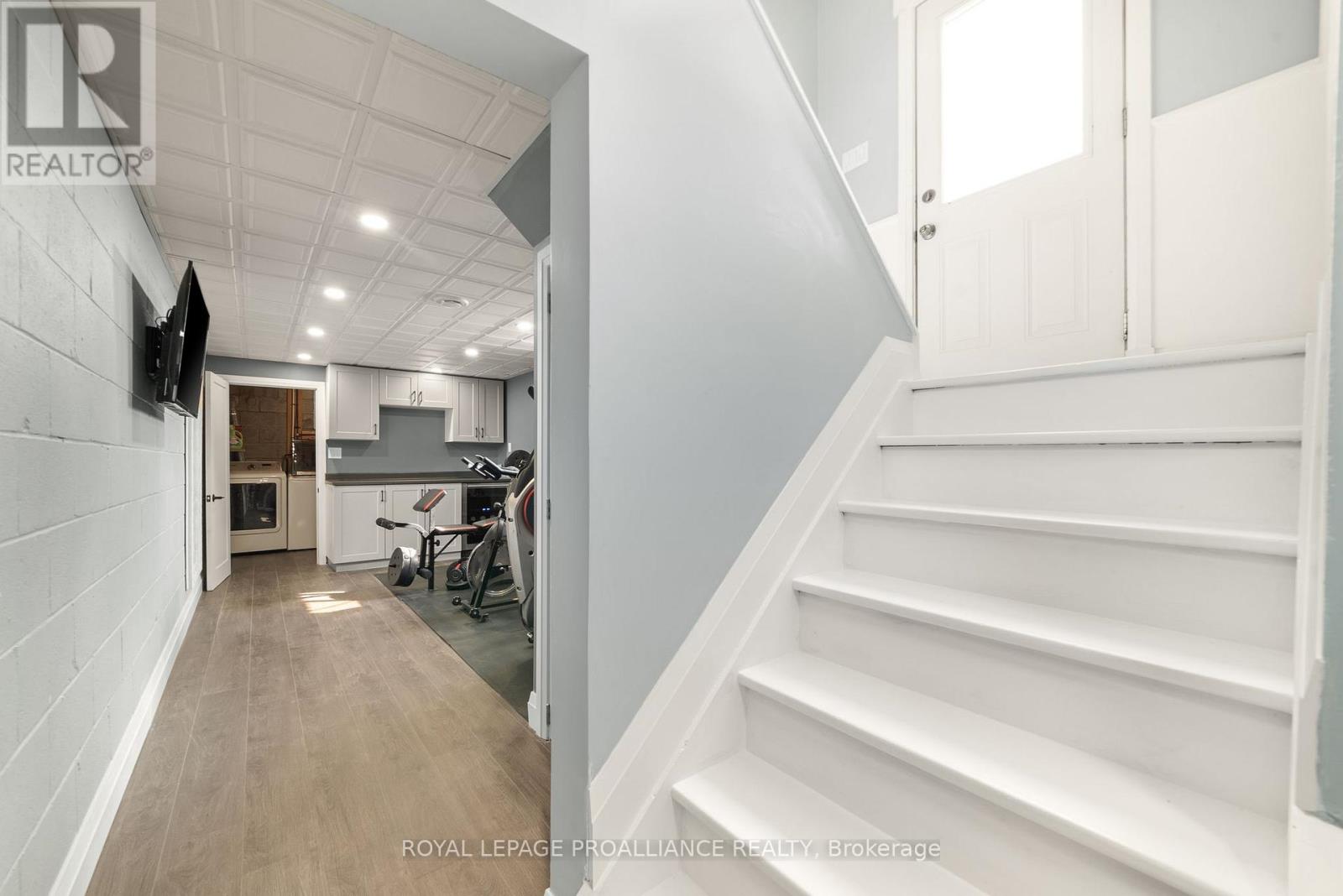 206 Elmwood Drive, Belleville (Thurlow Ward), Ontario  K8N 4Z4 - Photo 30 - X12394656