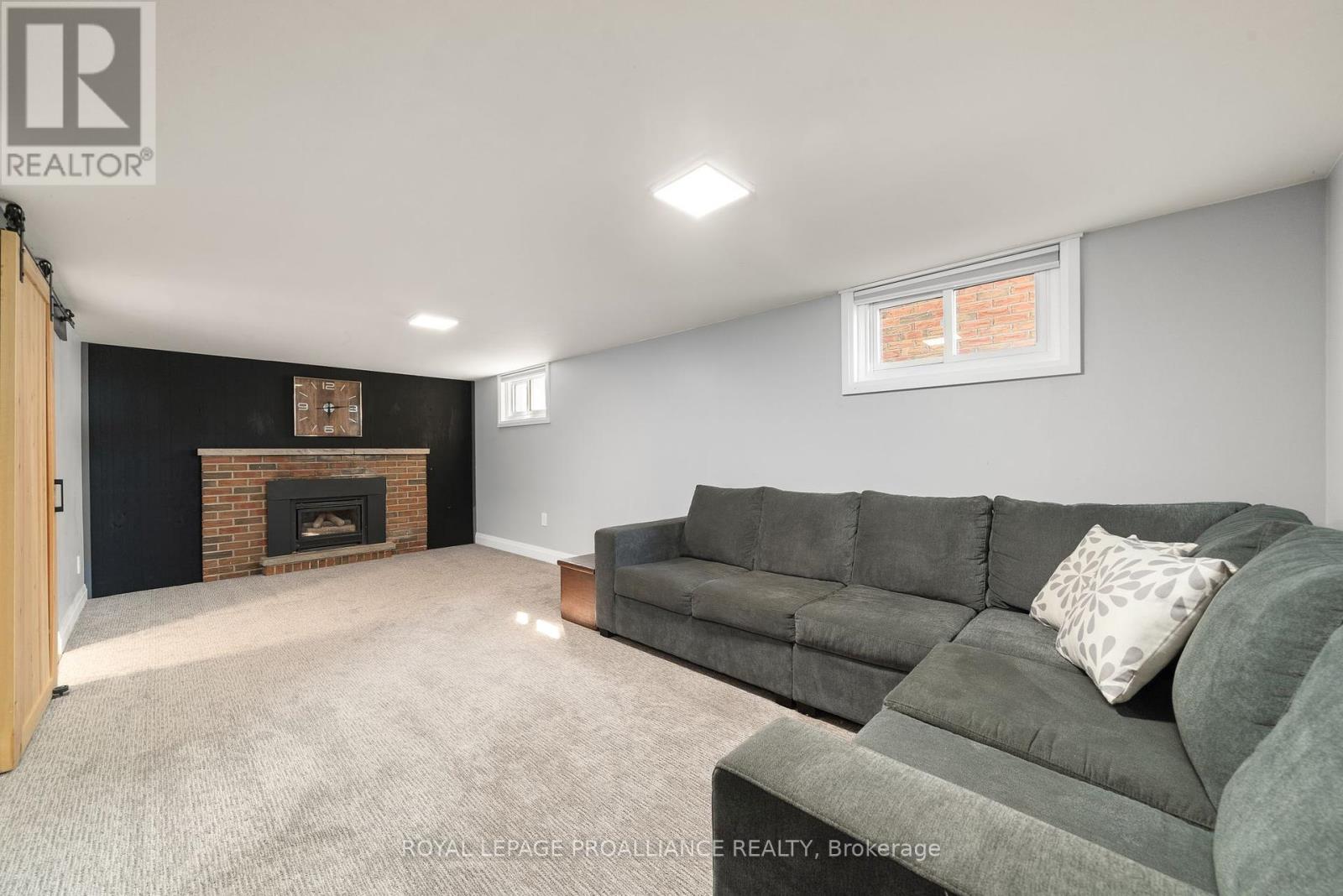 206 Elmwood Drive, Belleville (Thurlow Ward), Ontario  K8N 4Z4 - Photo 34 - X12394656