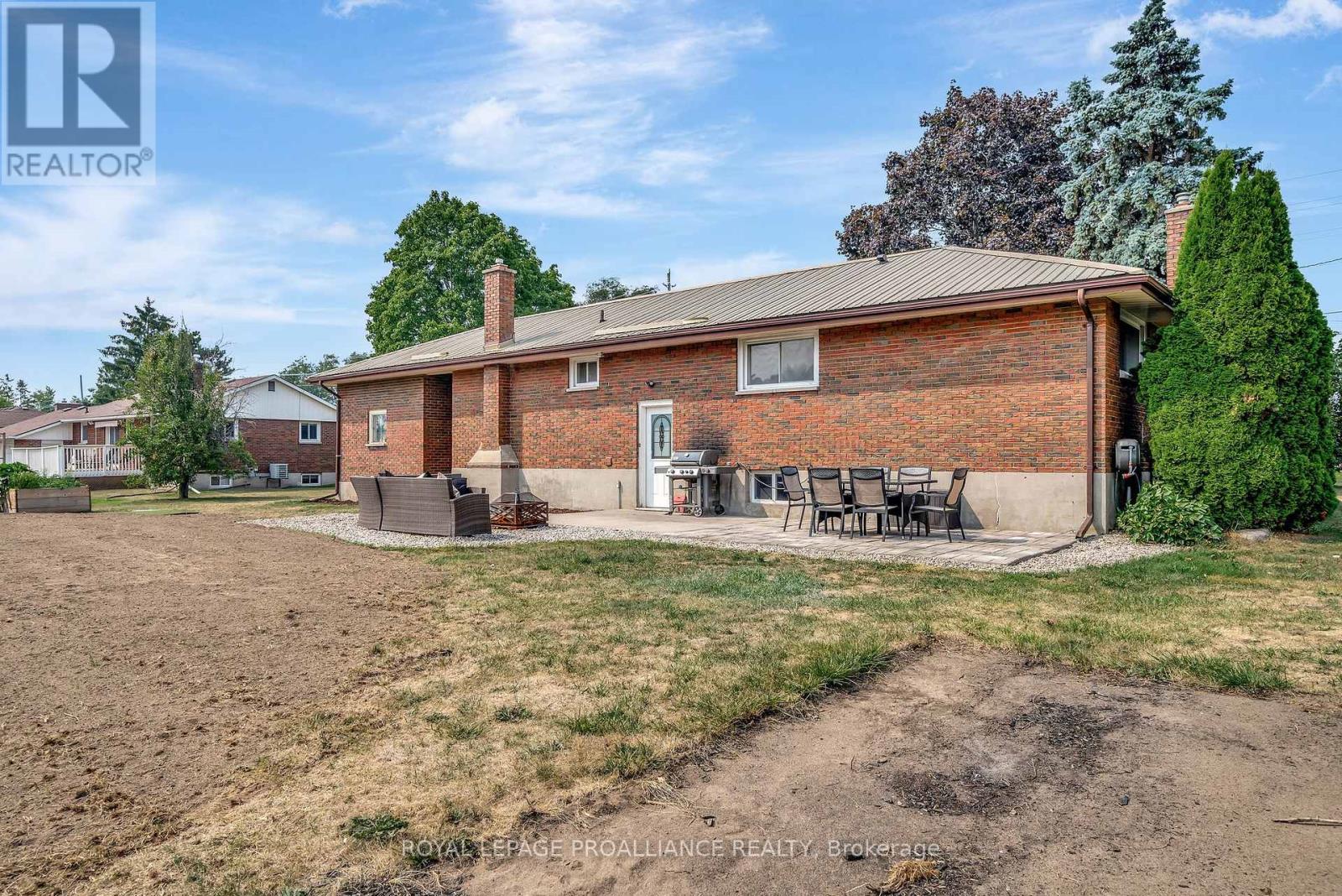 206 Elmwood Drive, Belleville (Thurlow Ward), Ontario  K8N 4Z4 - Photo 44 - X12394656