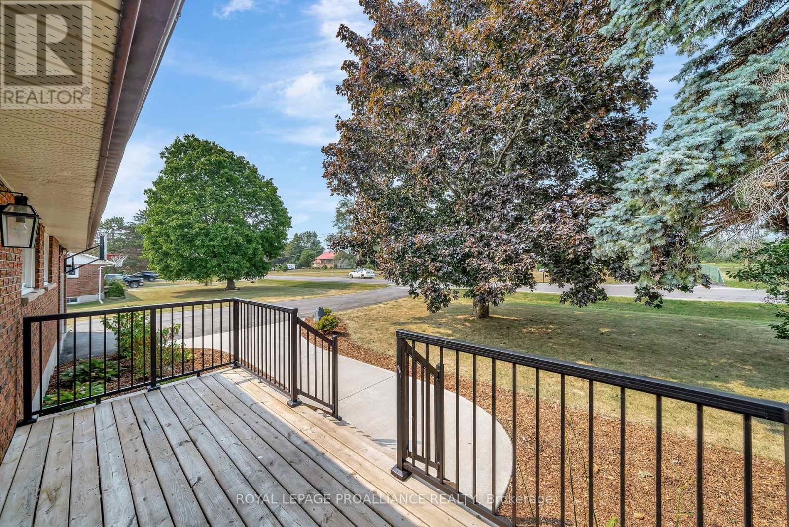 206 Elmwood Drive, Belleville (Thurlow Ward), Ontario  K8N 4Z4 - Photo 9 - X12394656